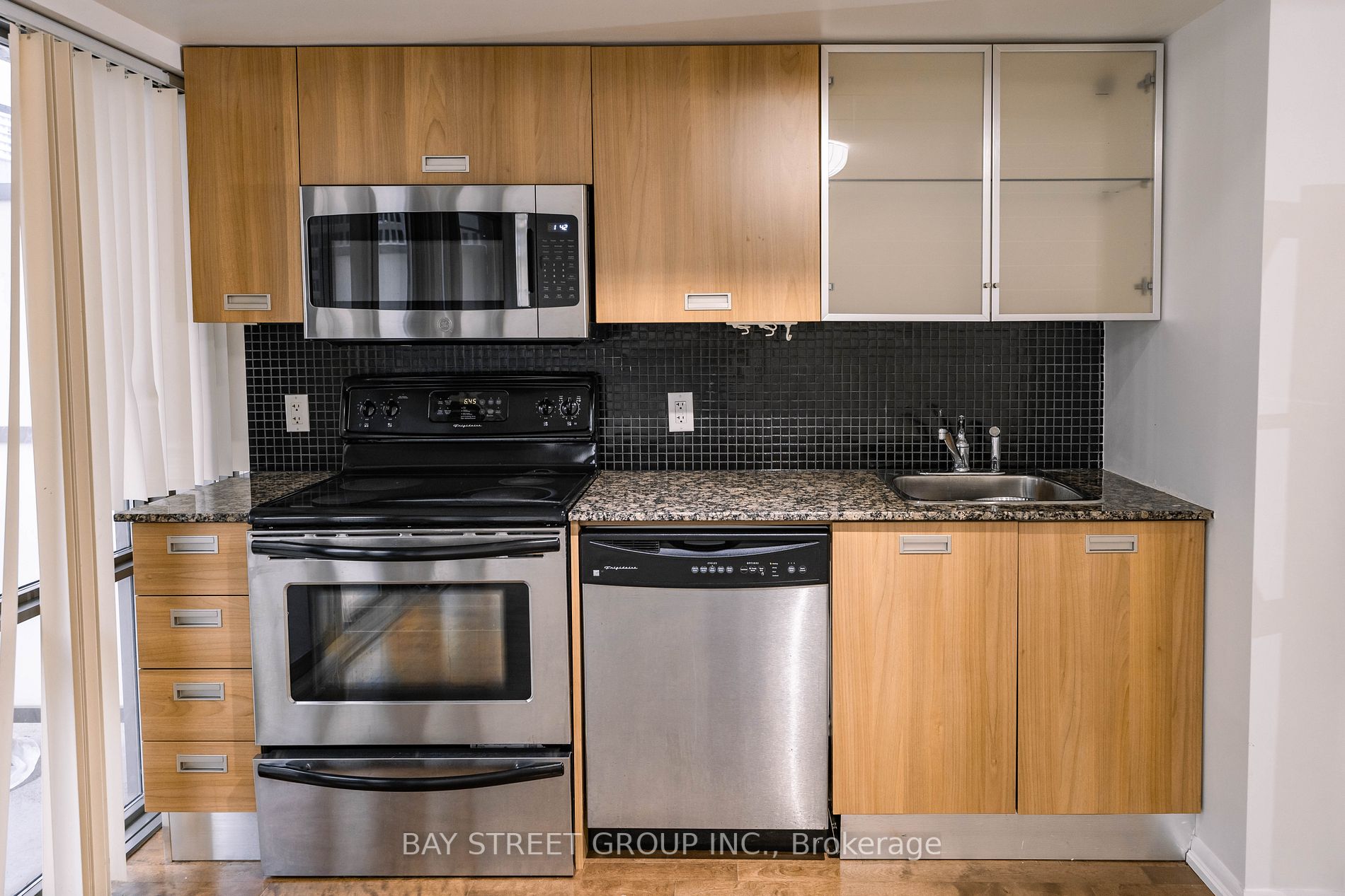 37 Grosvenor St, #305