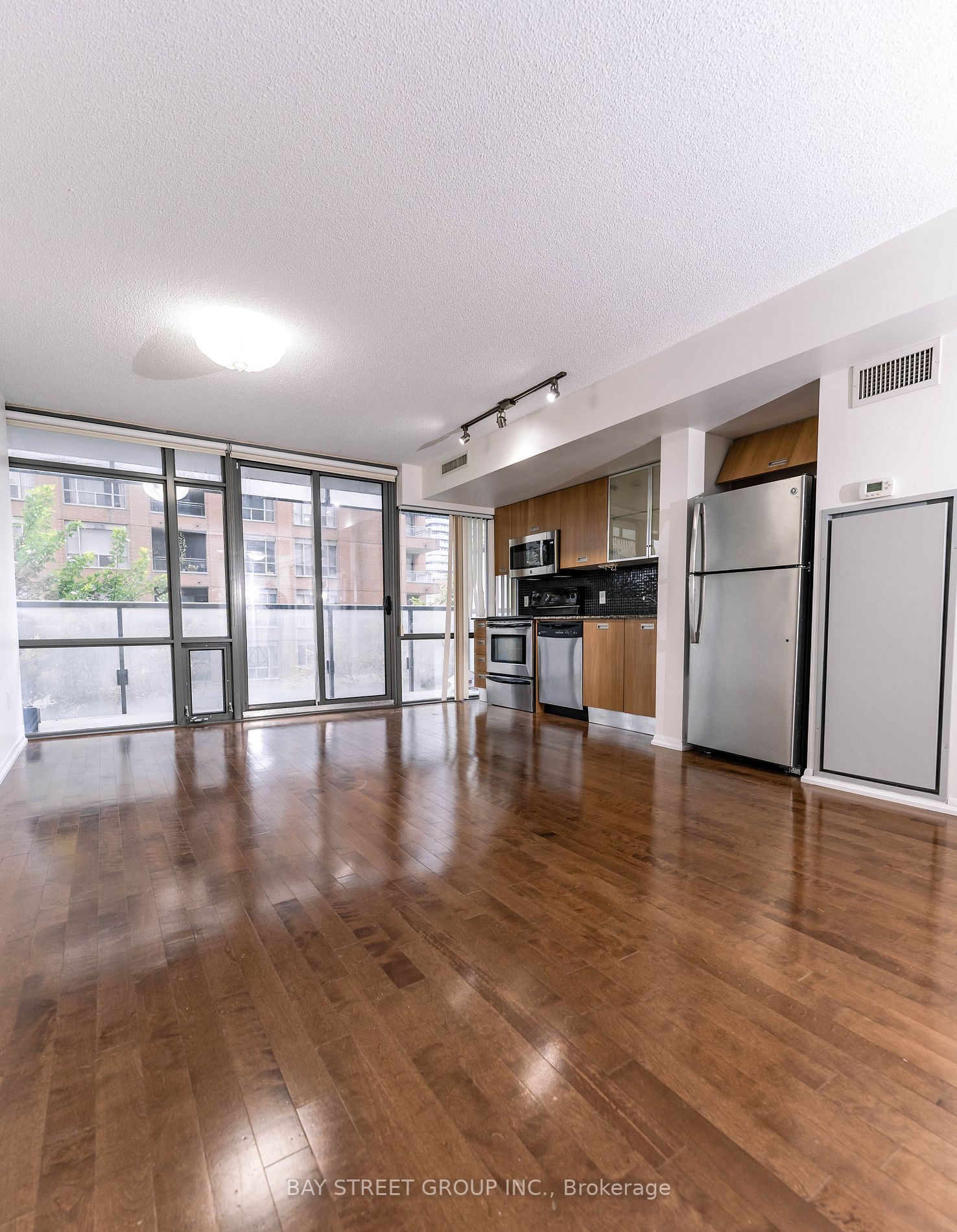 37 Grosvenor St, #305