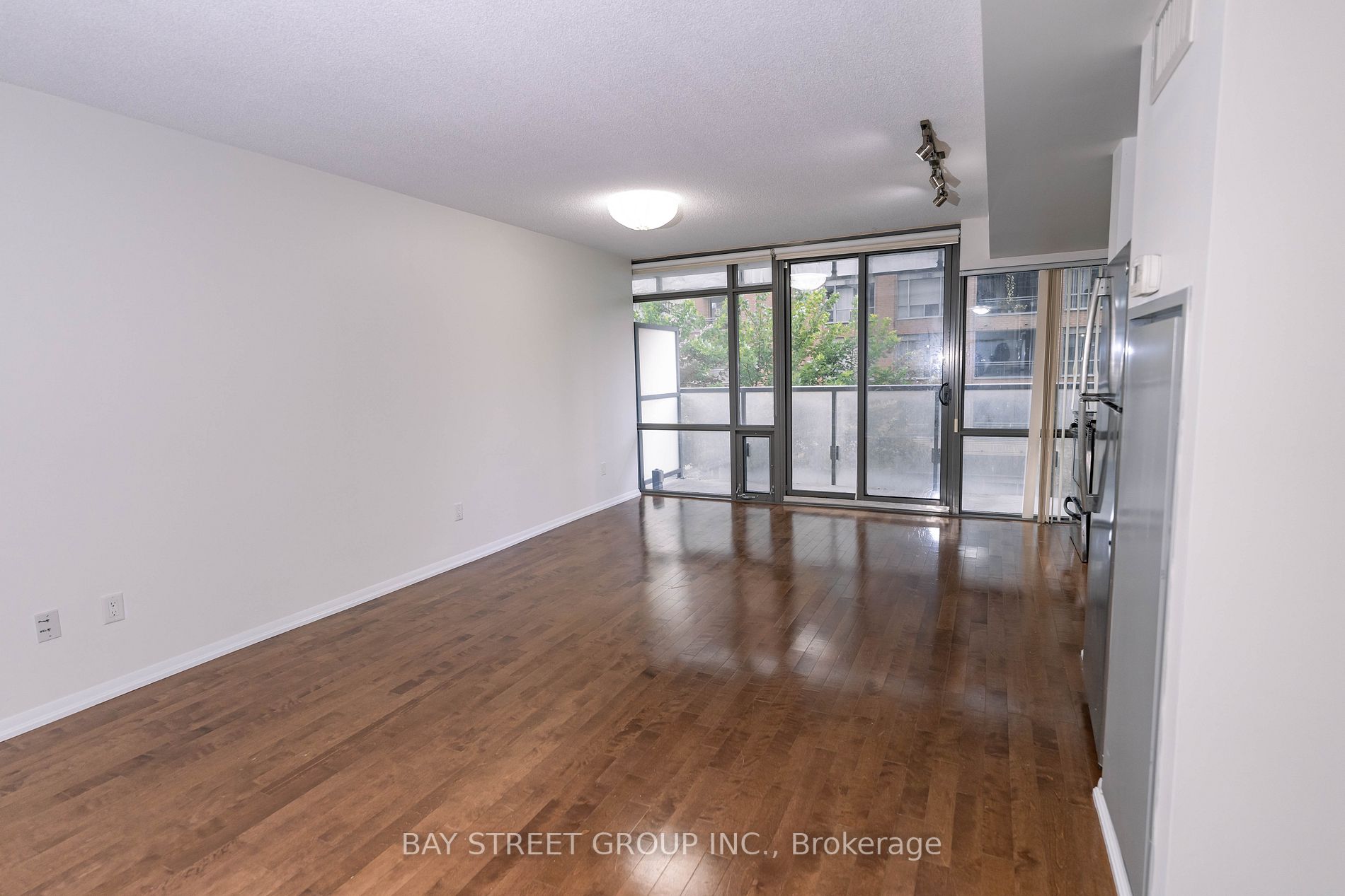 37 Grosvenor St, #305
