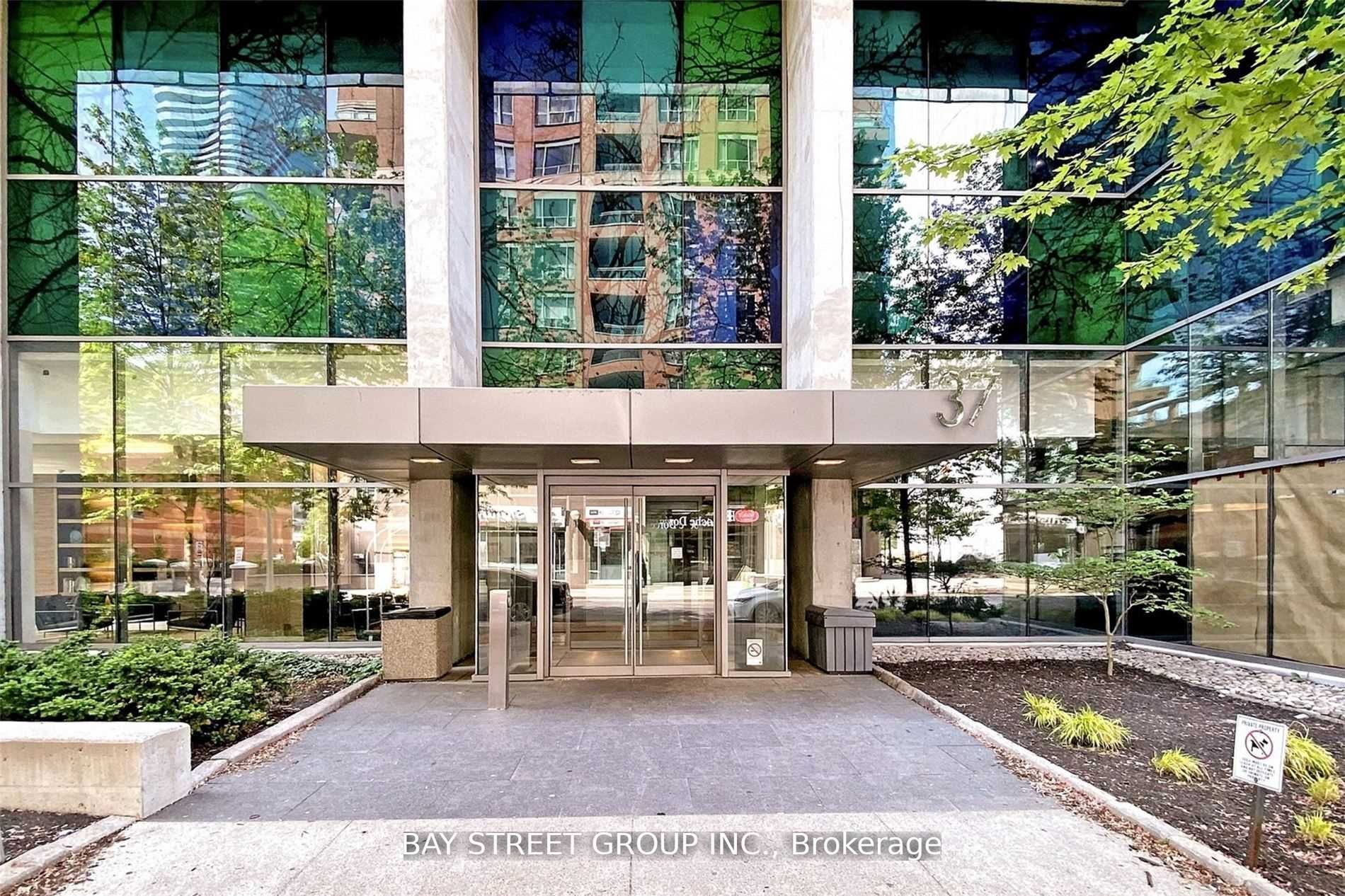 37 Grosvenor St, #305