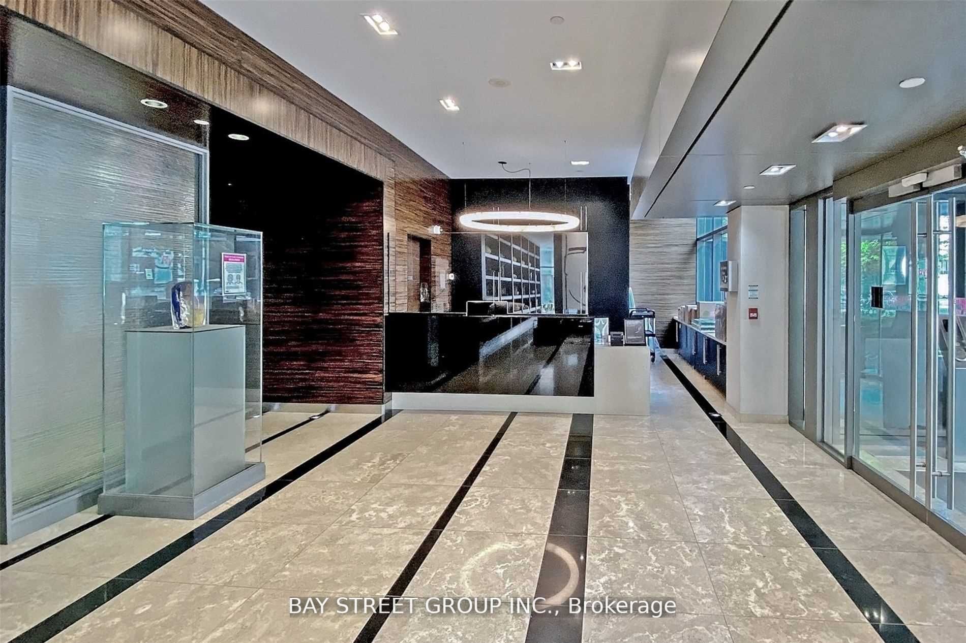 37 Grosvenor St, #305