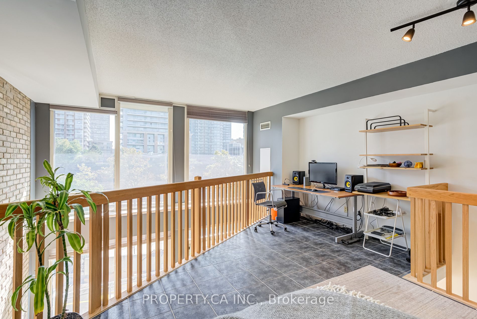 1029 King St W, #202