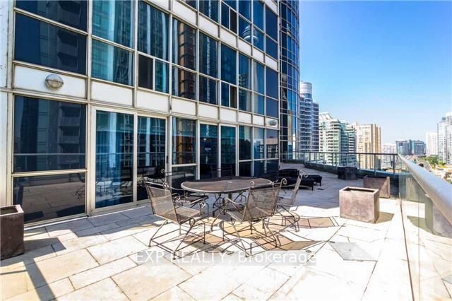 8 York St, #2704