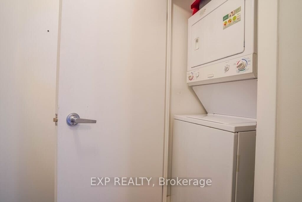 8 York St, #2704