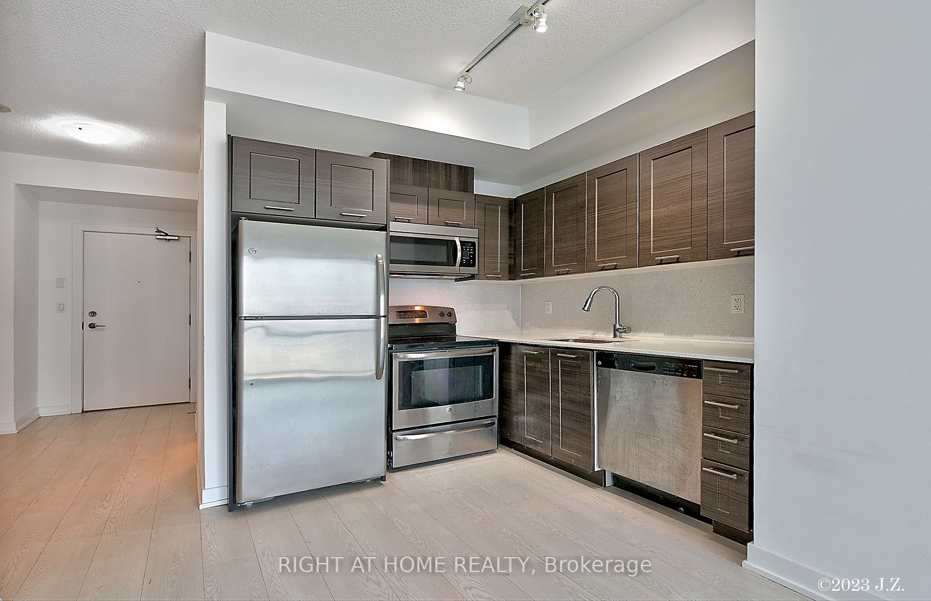 20 Bruyeres Mews, #1707