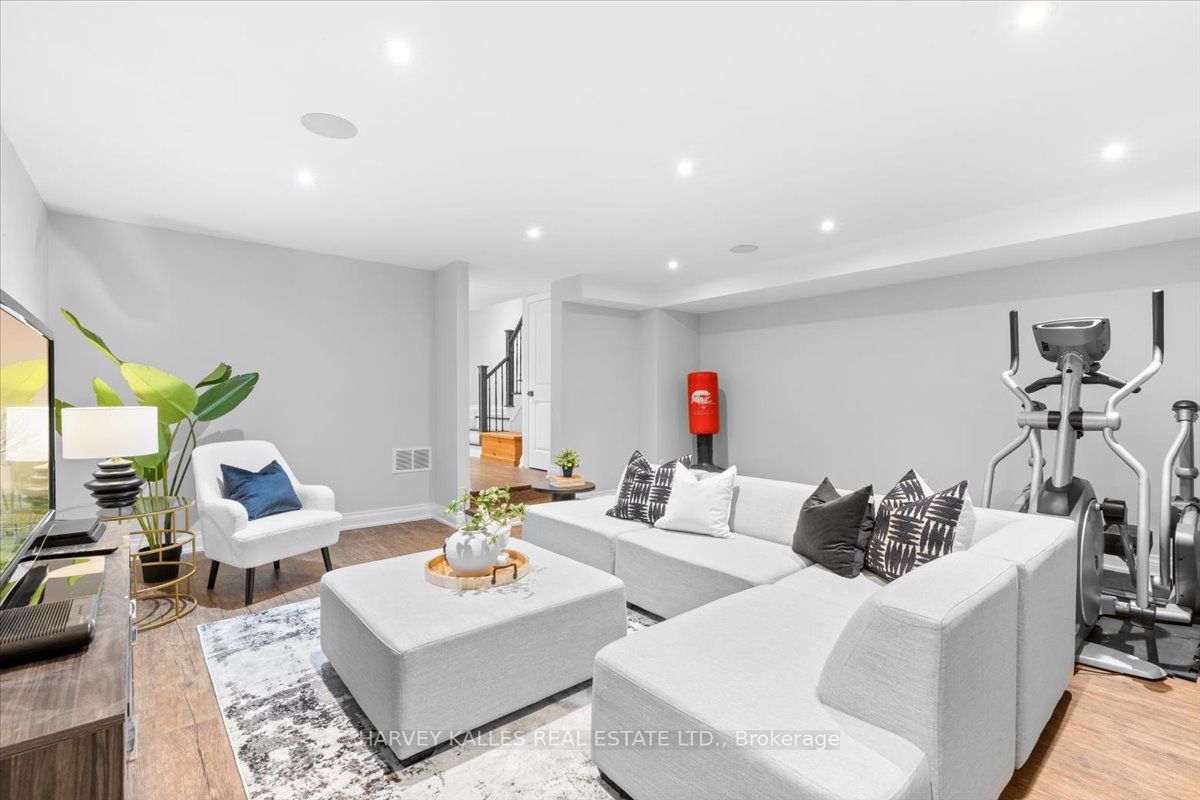 24 Barwick Dr