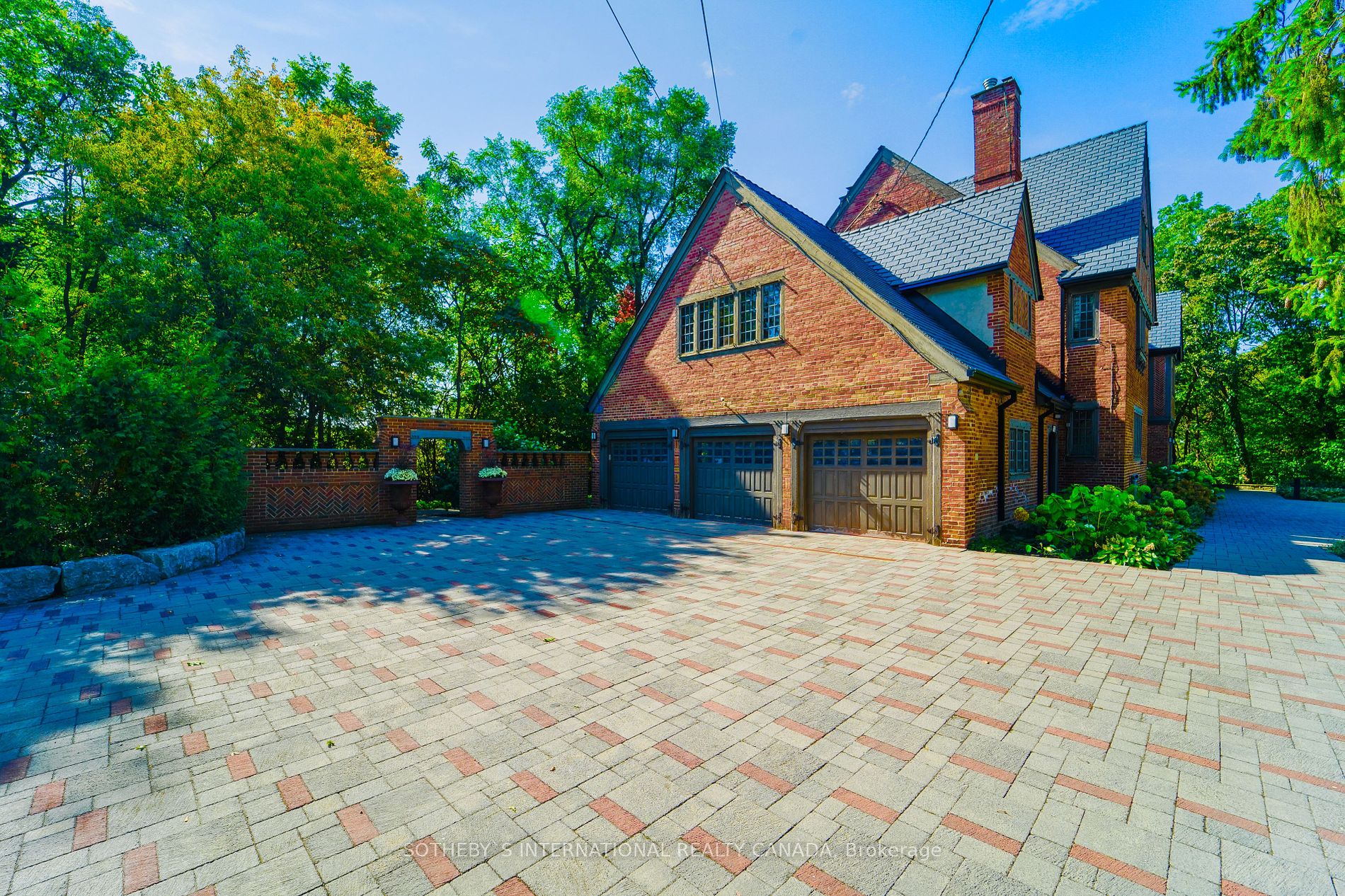 372 Old Yonge St