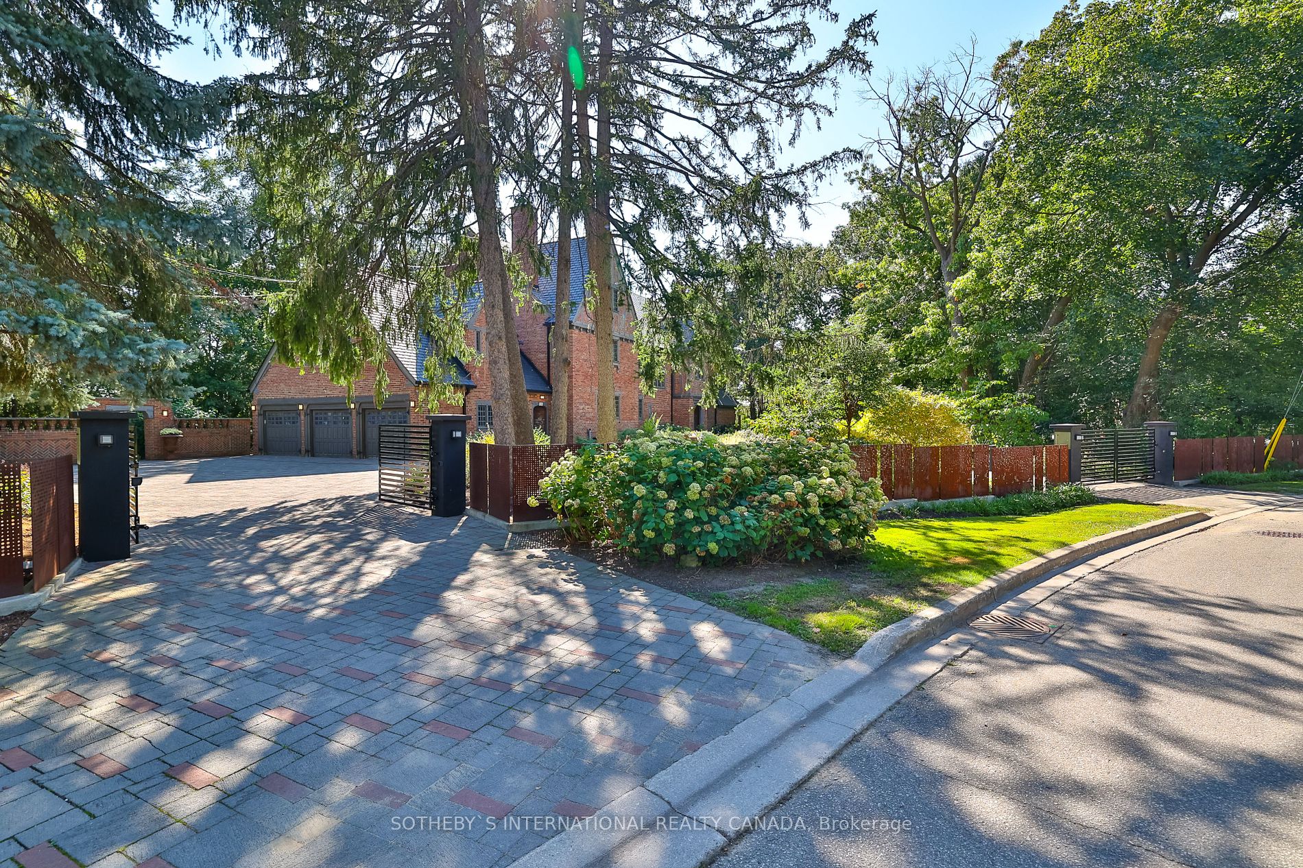 372 Old Yonge St