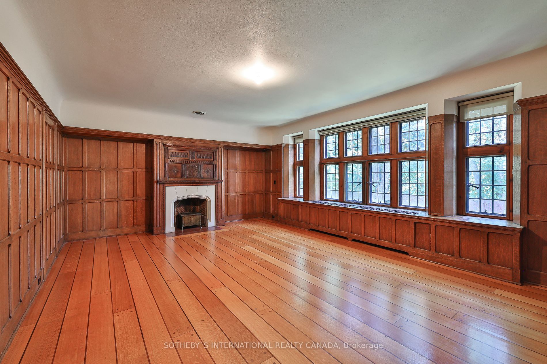 372 Old Yonge St
