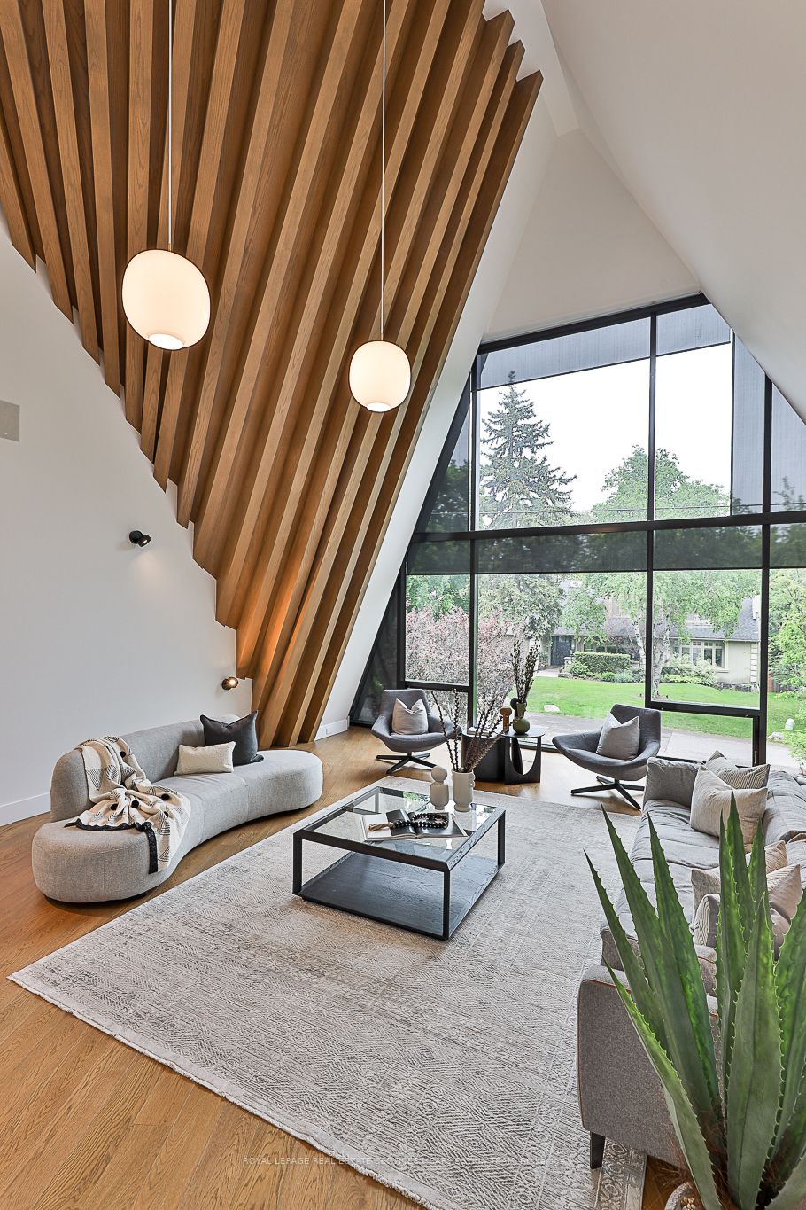 108 Stratford Cres