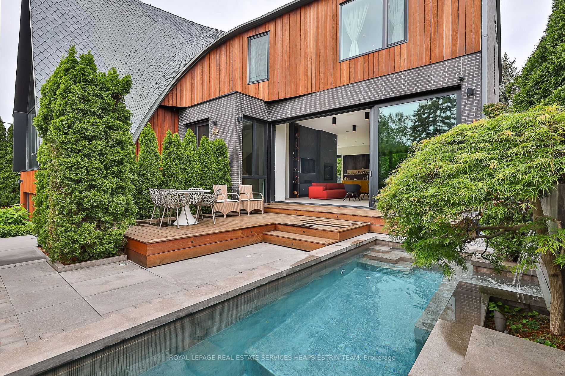 108 Stratford Cres