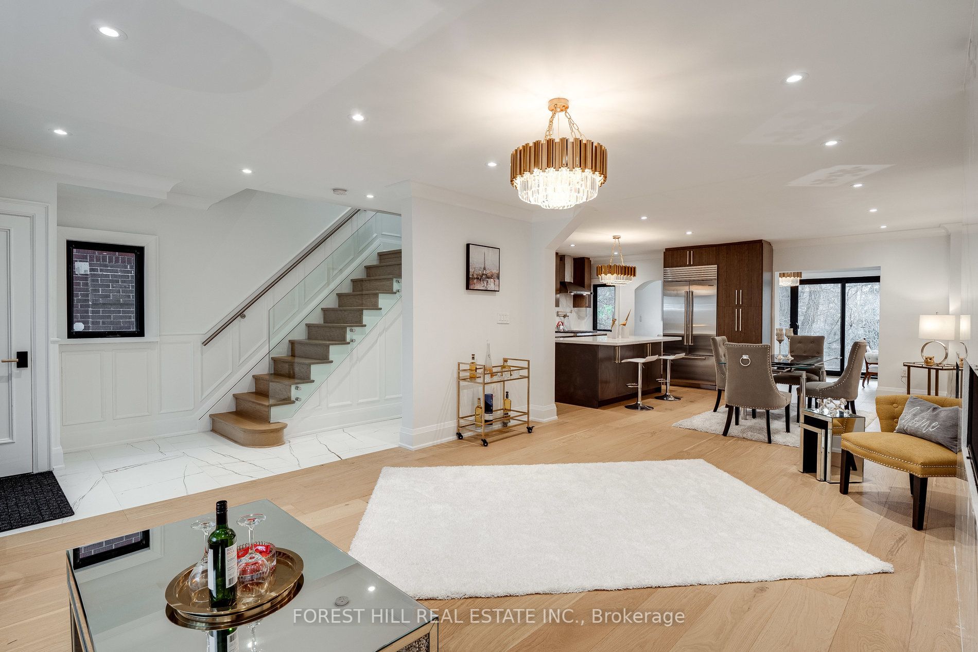 293 Chaplin Cres