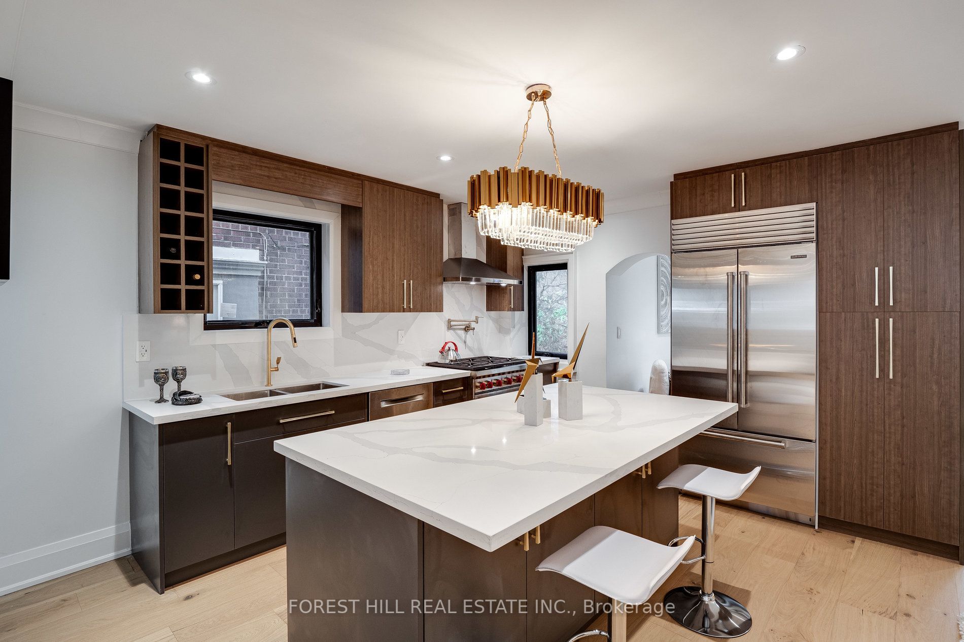 293 Chaplin Cres