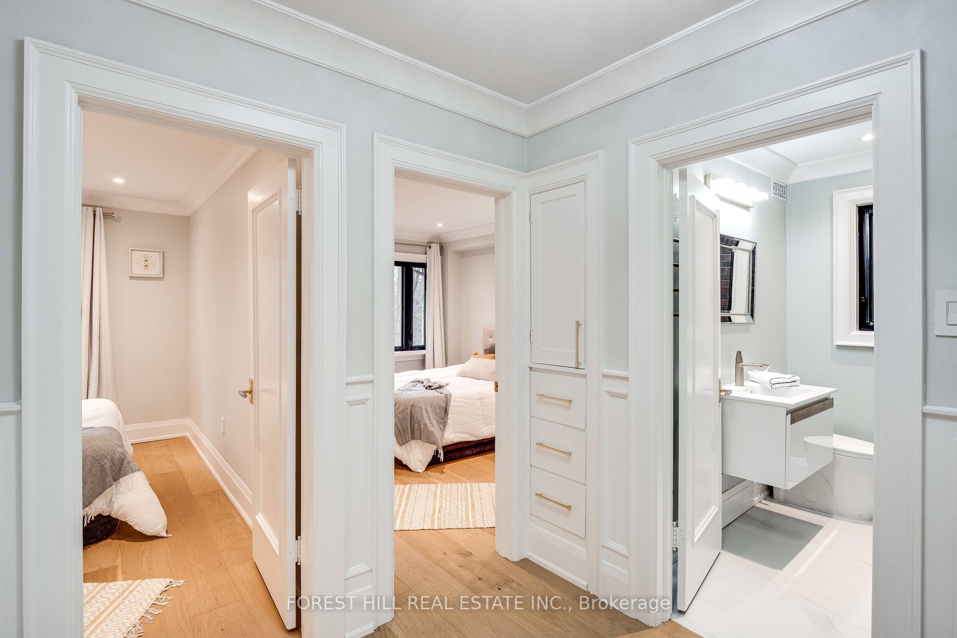 293 Chaplin Cres