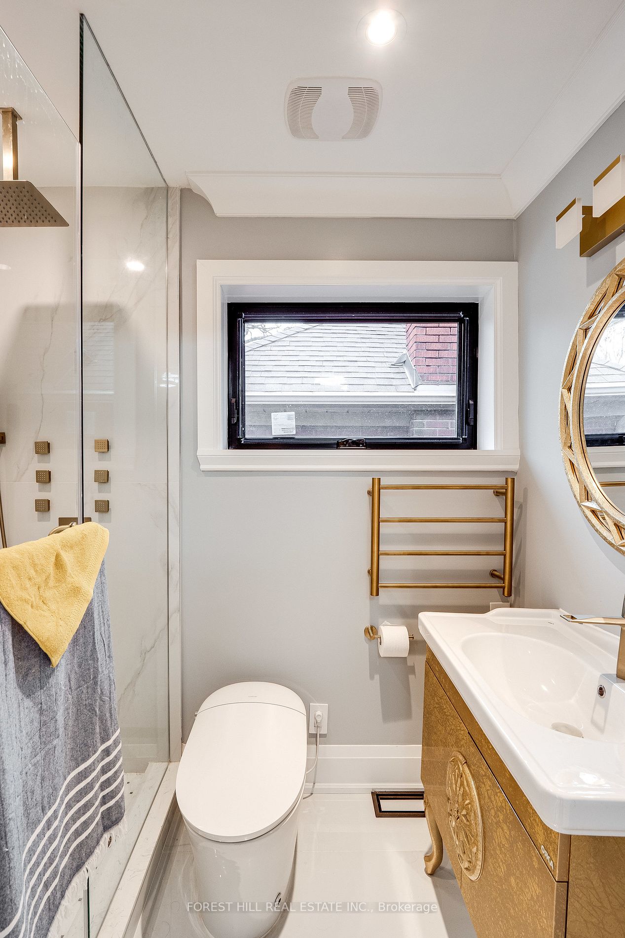 293 Chaplin Cres