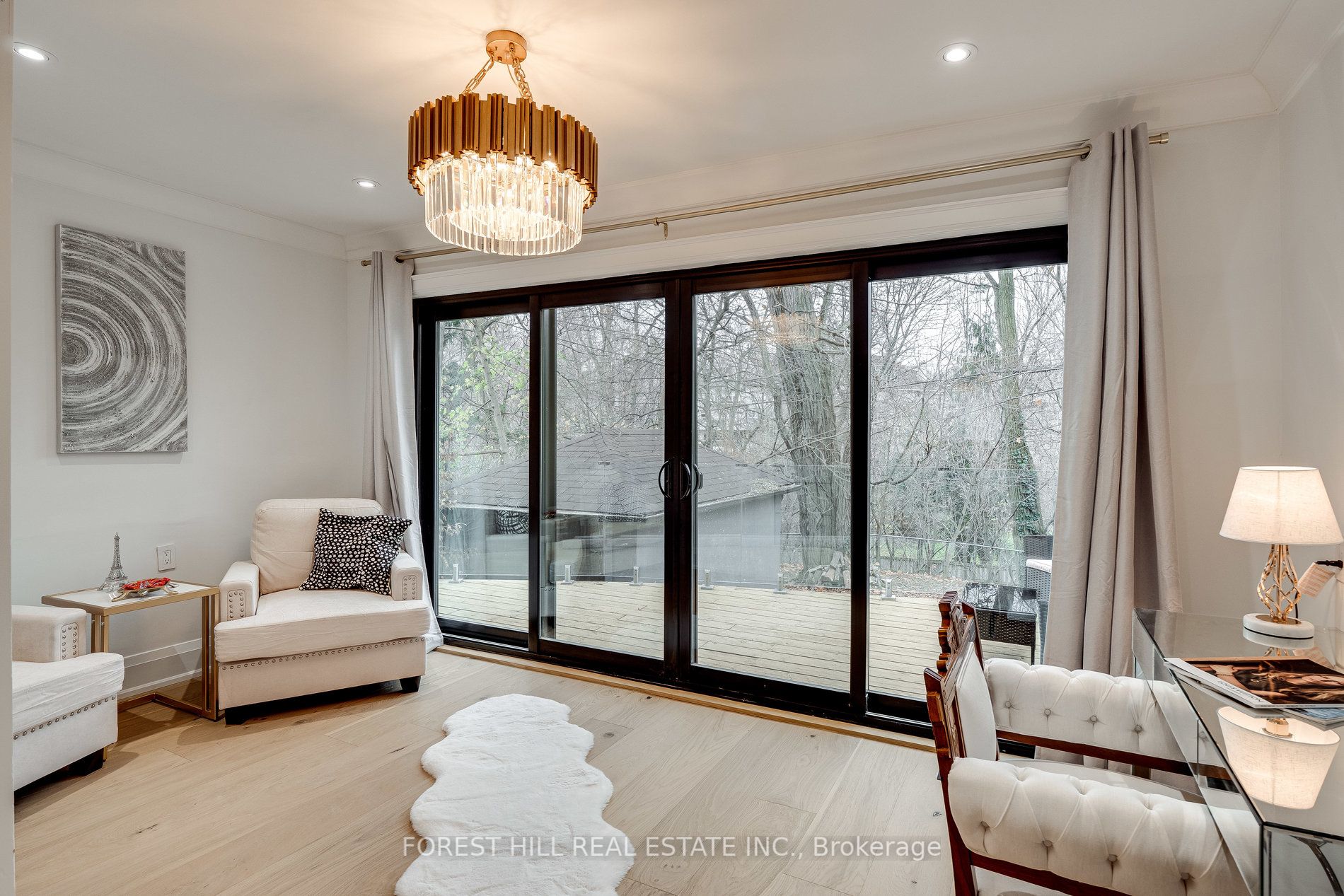 293 Chaplin Cres