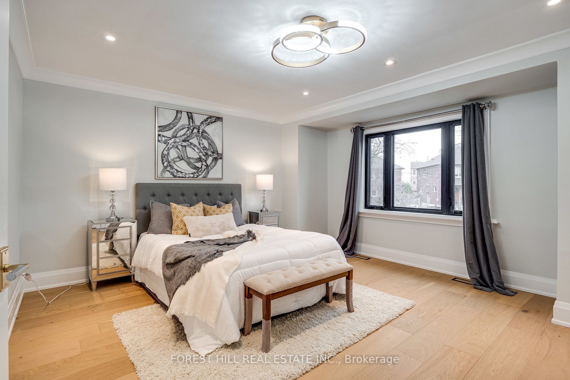 293 Chaplin Cres