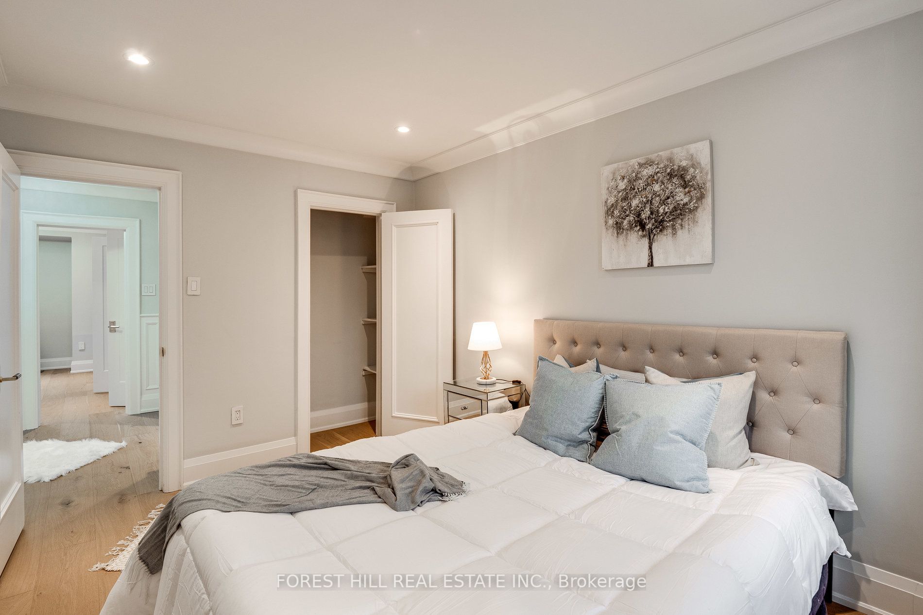 293 Chaplin Cres