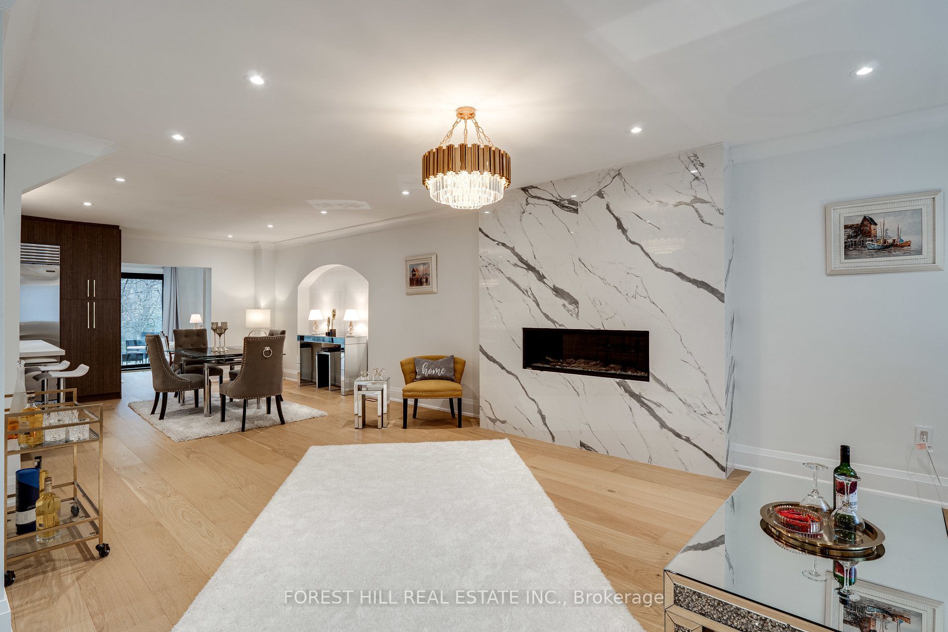 293 Chaplin Cres