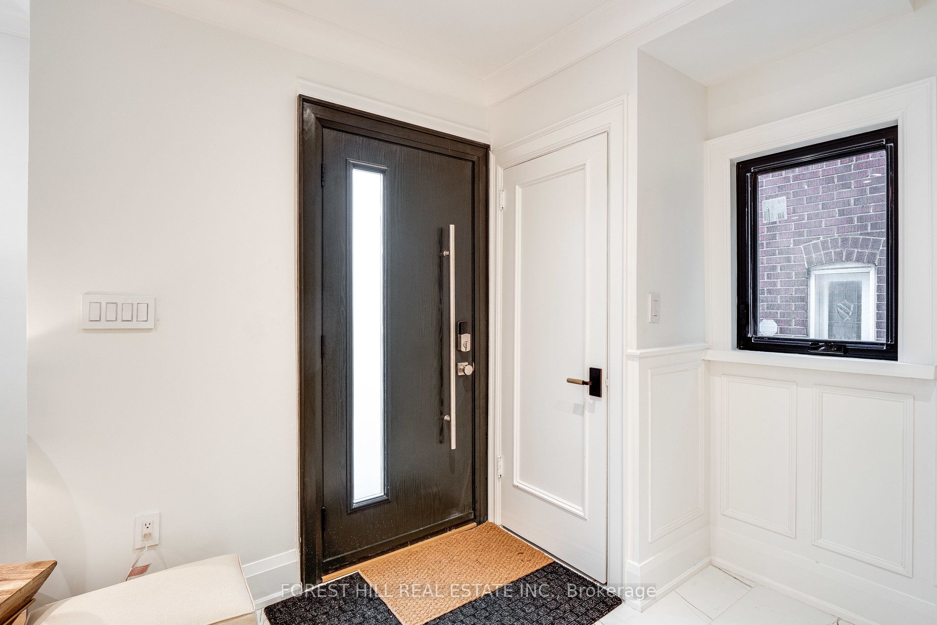 293 Chaplin Cres