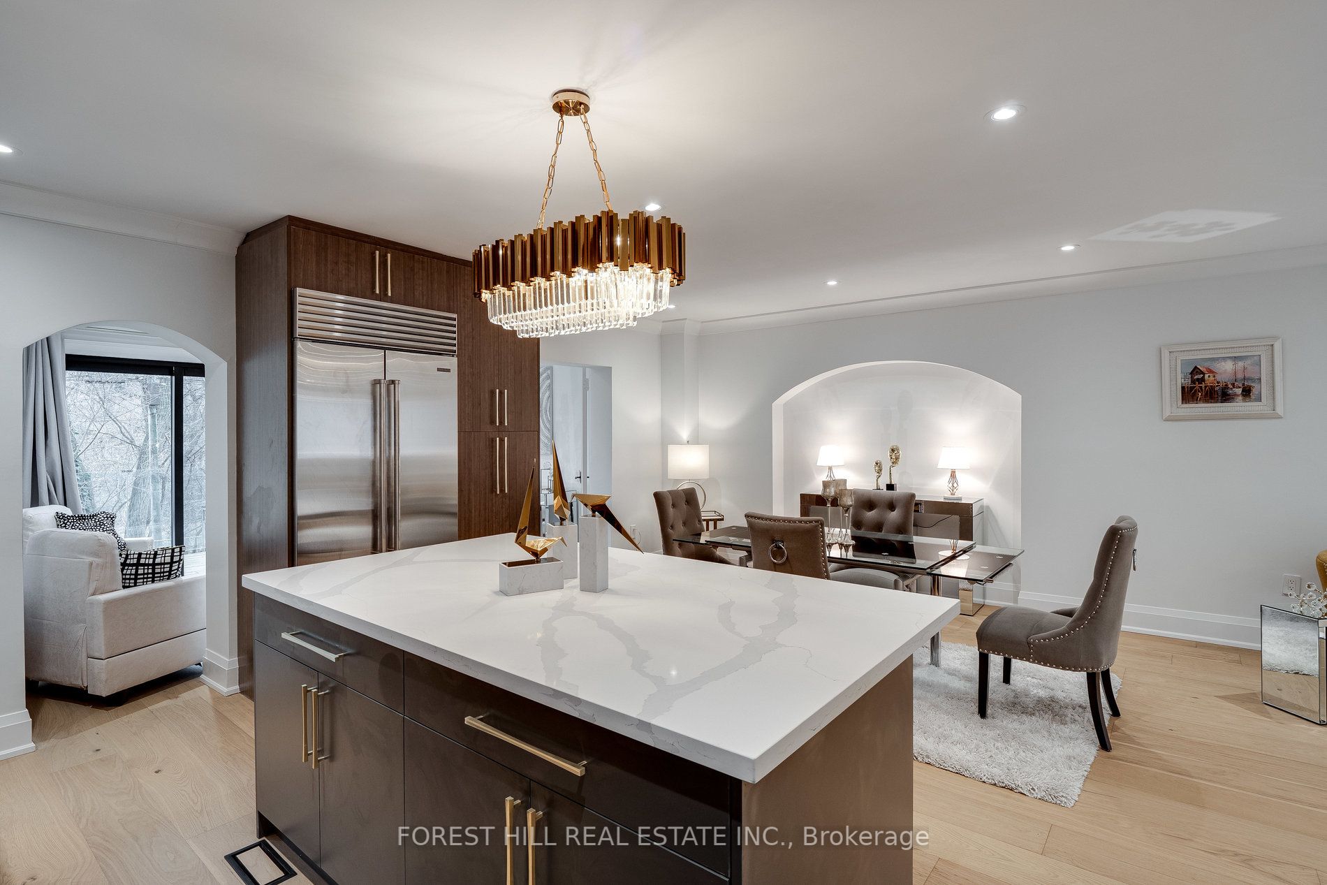 293 Chaplin Cres