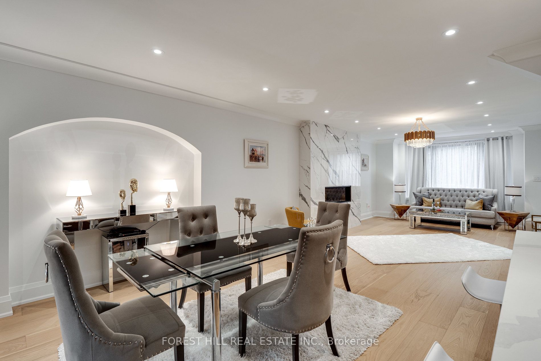 293 Chaplin Cres