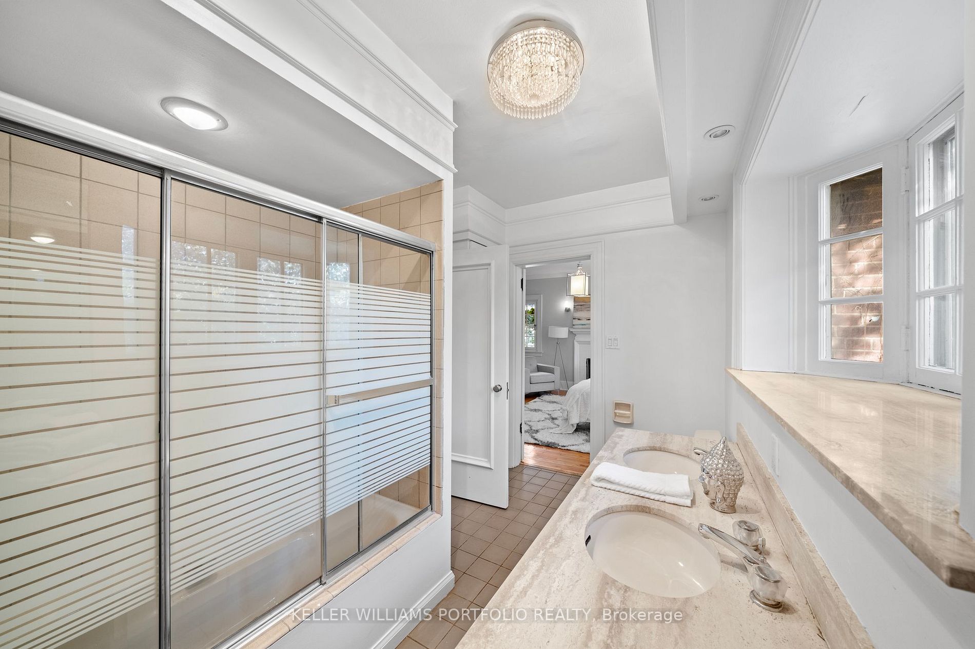 16 Glengrove Ave E