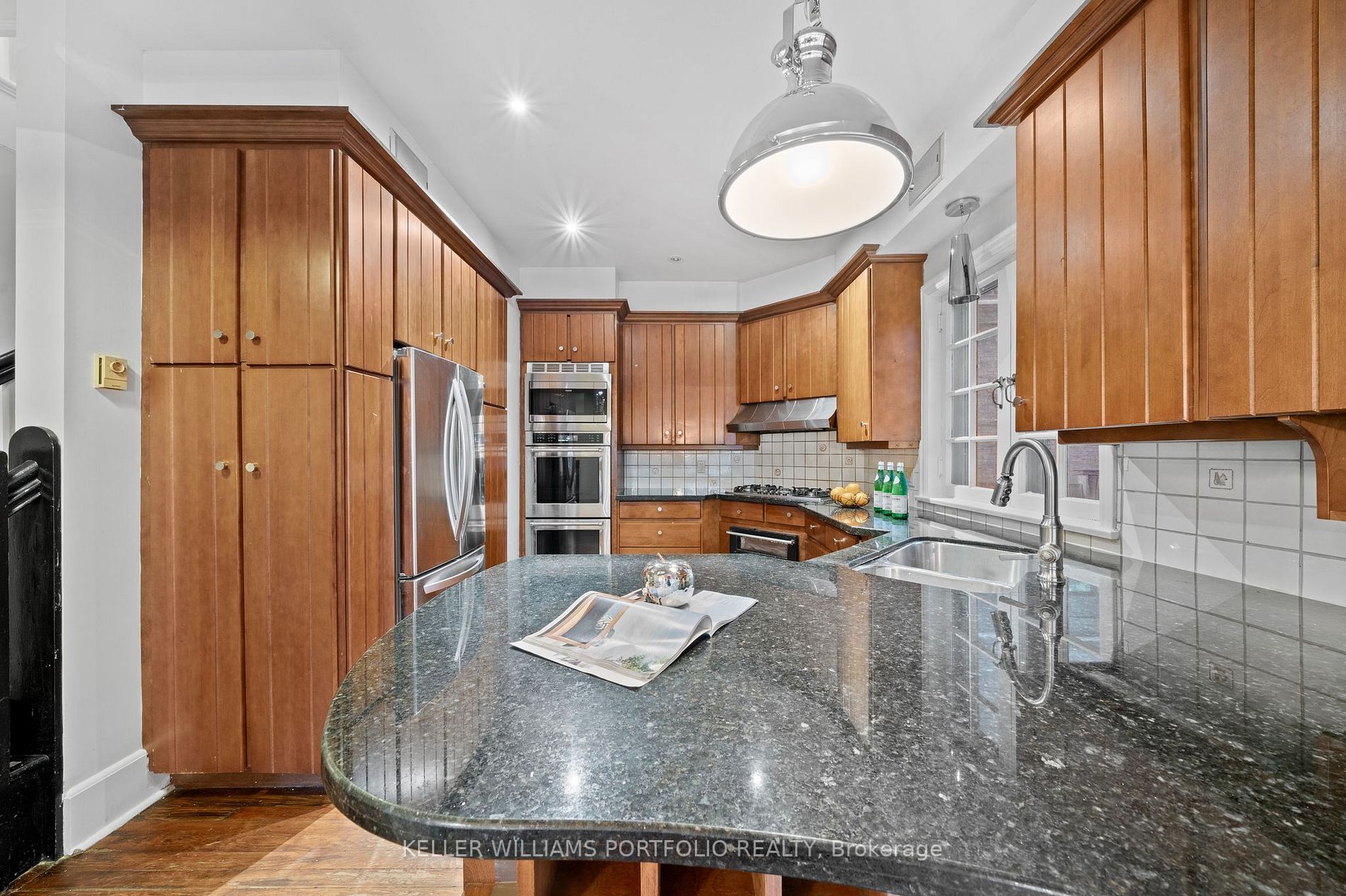 16 Glengrove Ave E