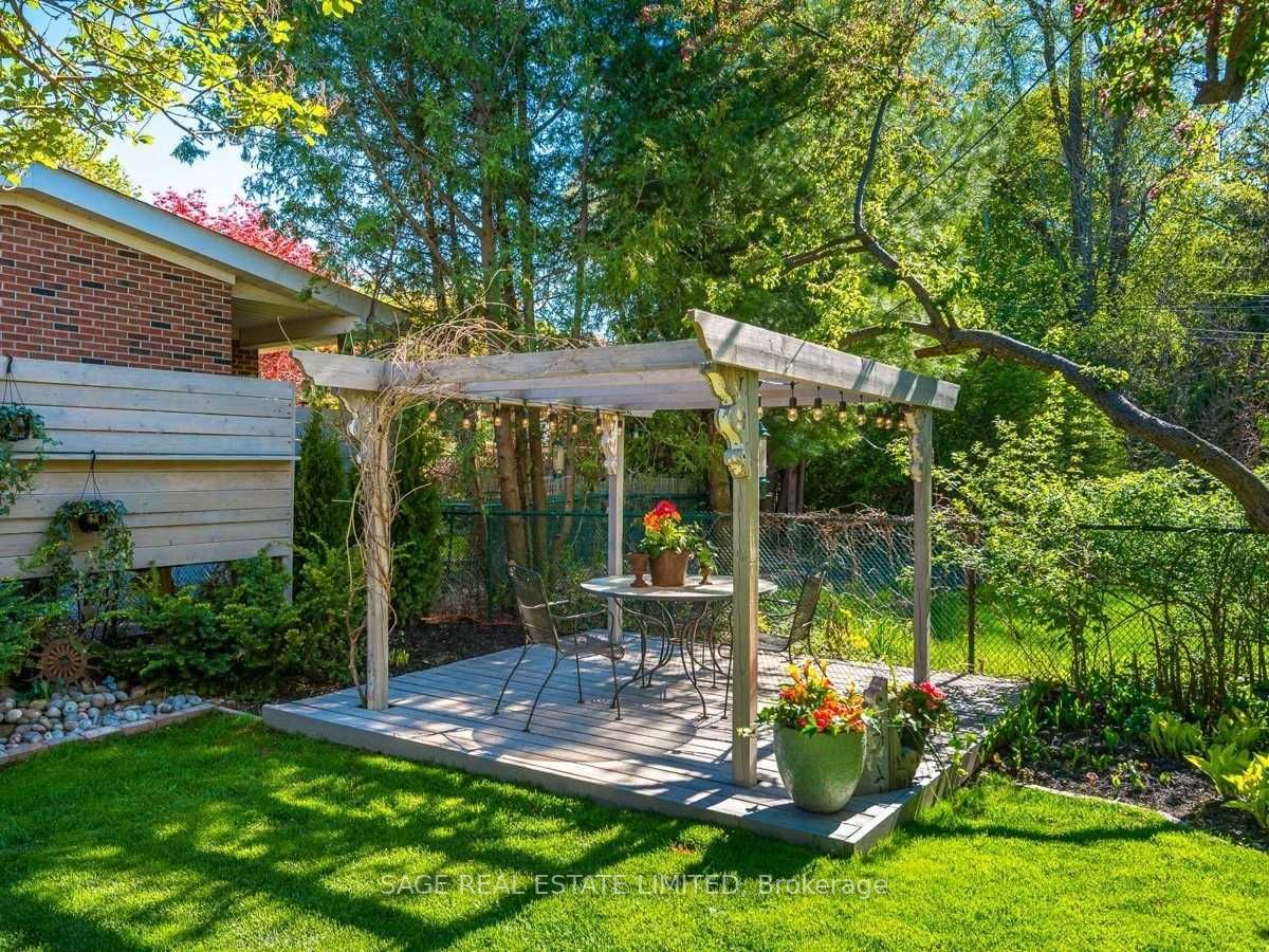61 Donlea Dr