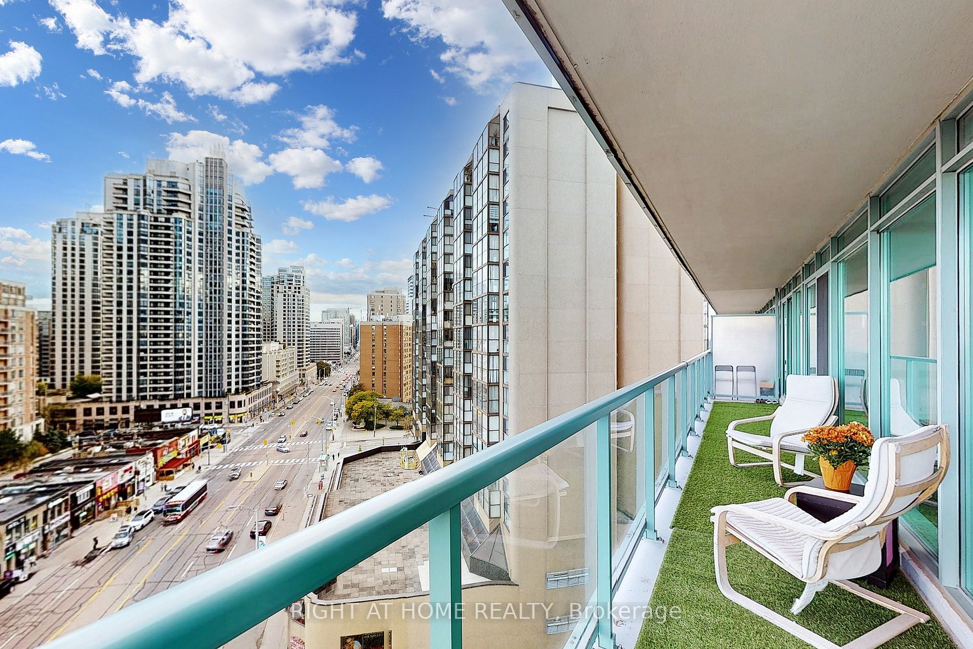 5500 Yonge St, #1002