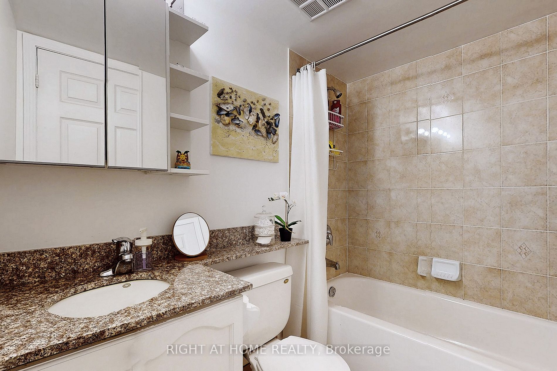 5500 Yonge St, #1002