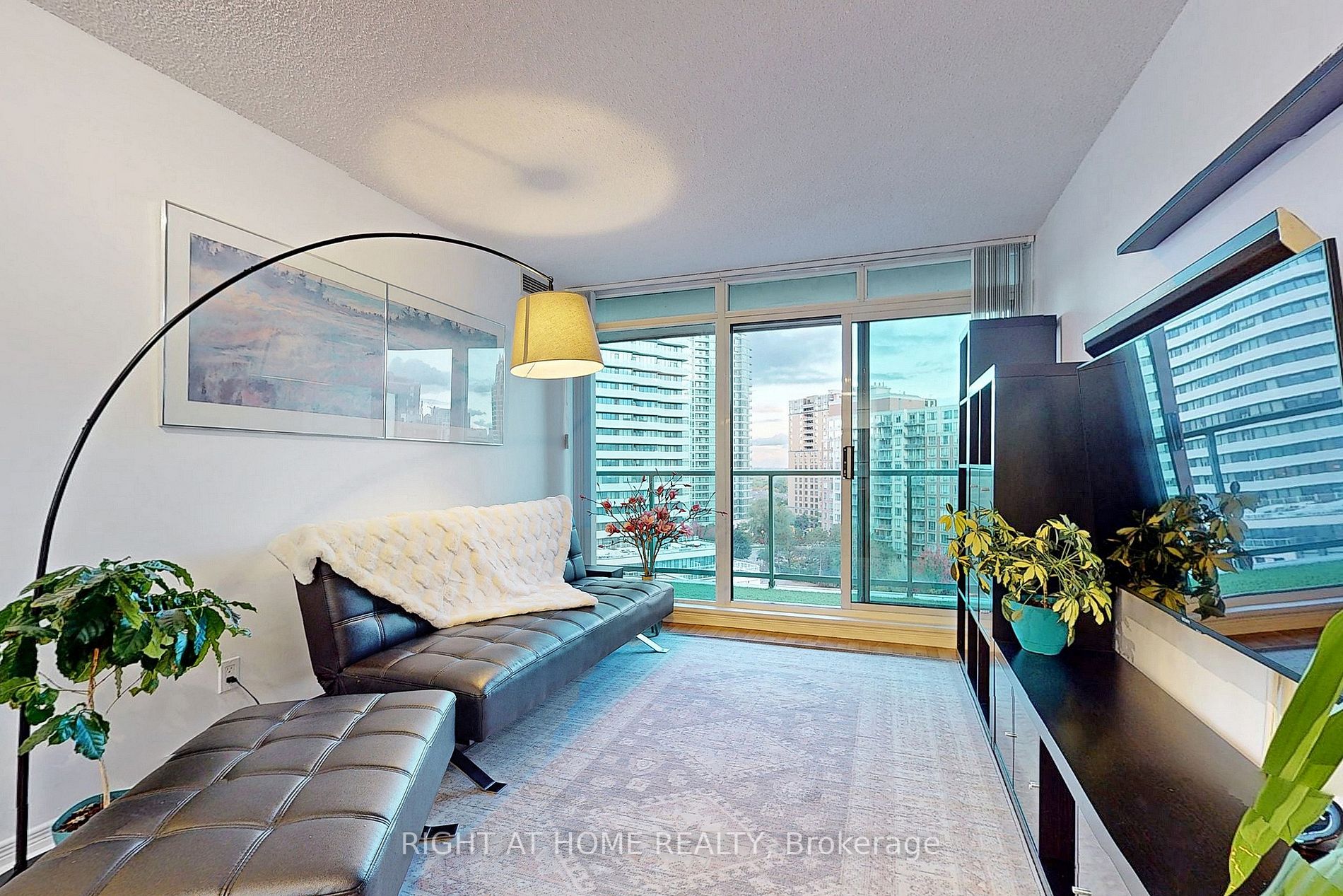 5500 Yonge St, #1002