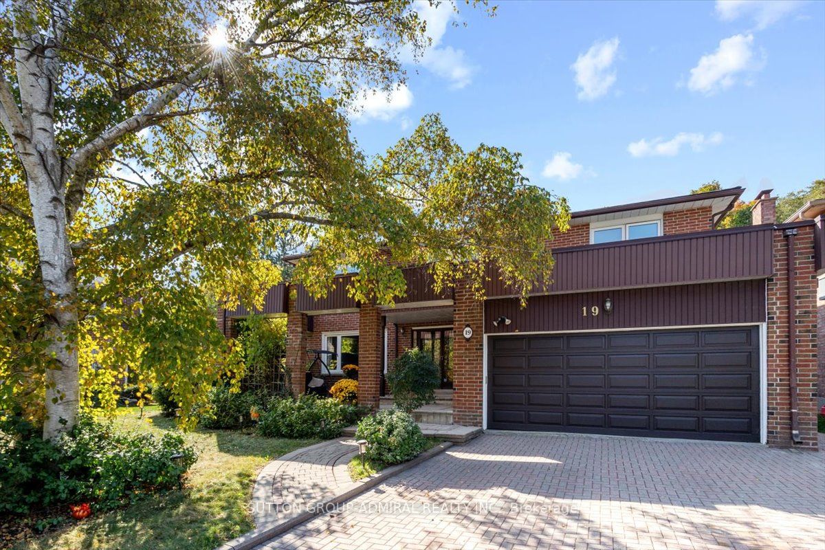 19 Carmel Crt