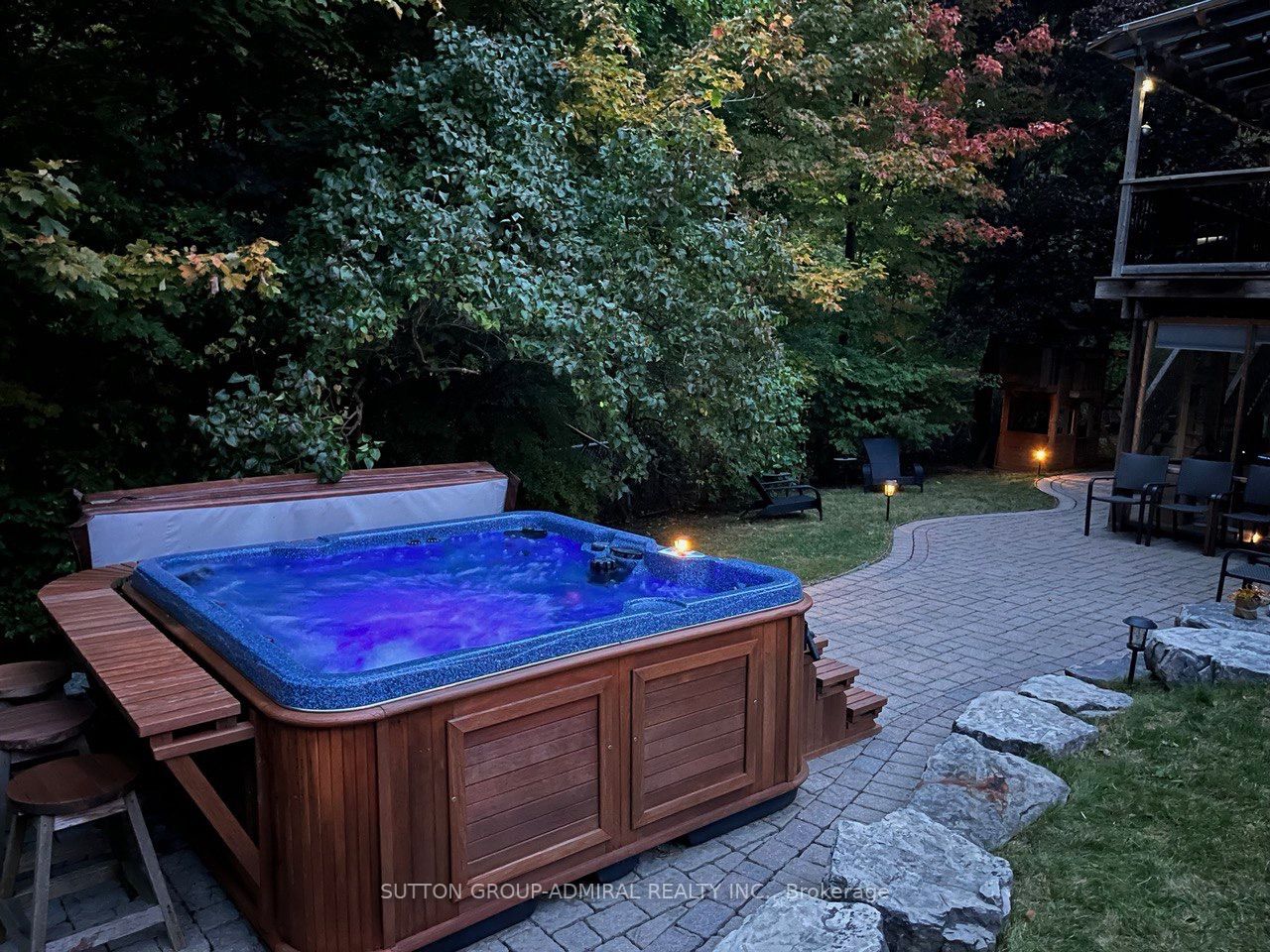 19 Carmel Crt