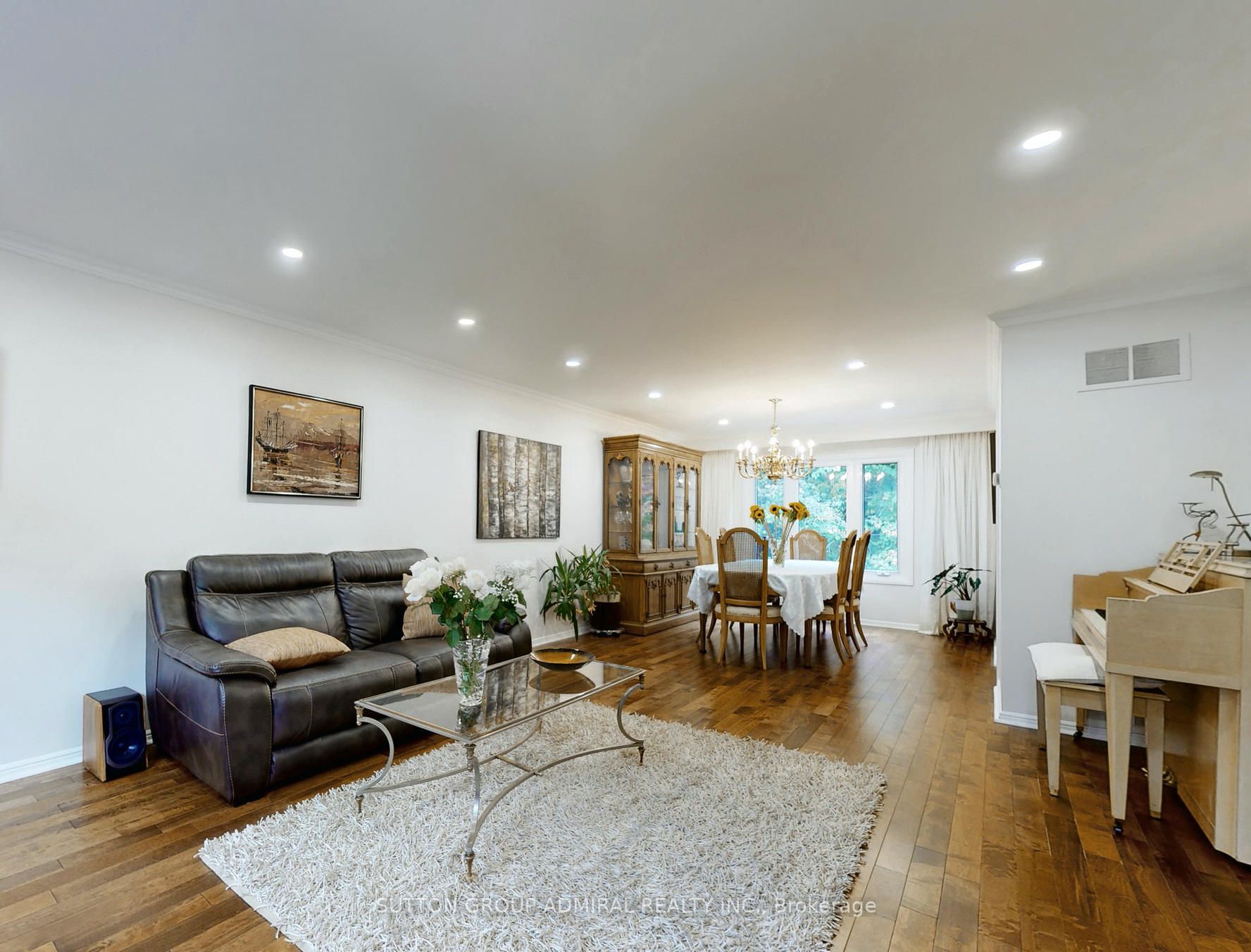 19 Carmel Crt