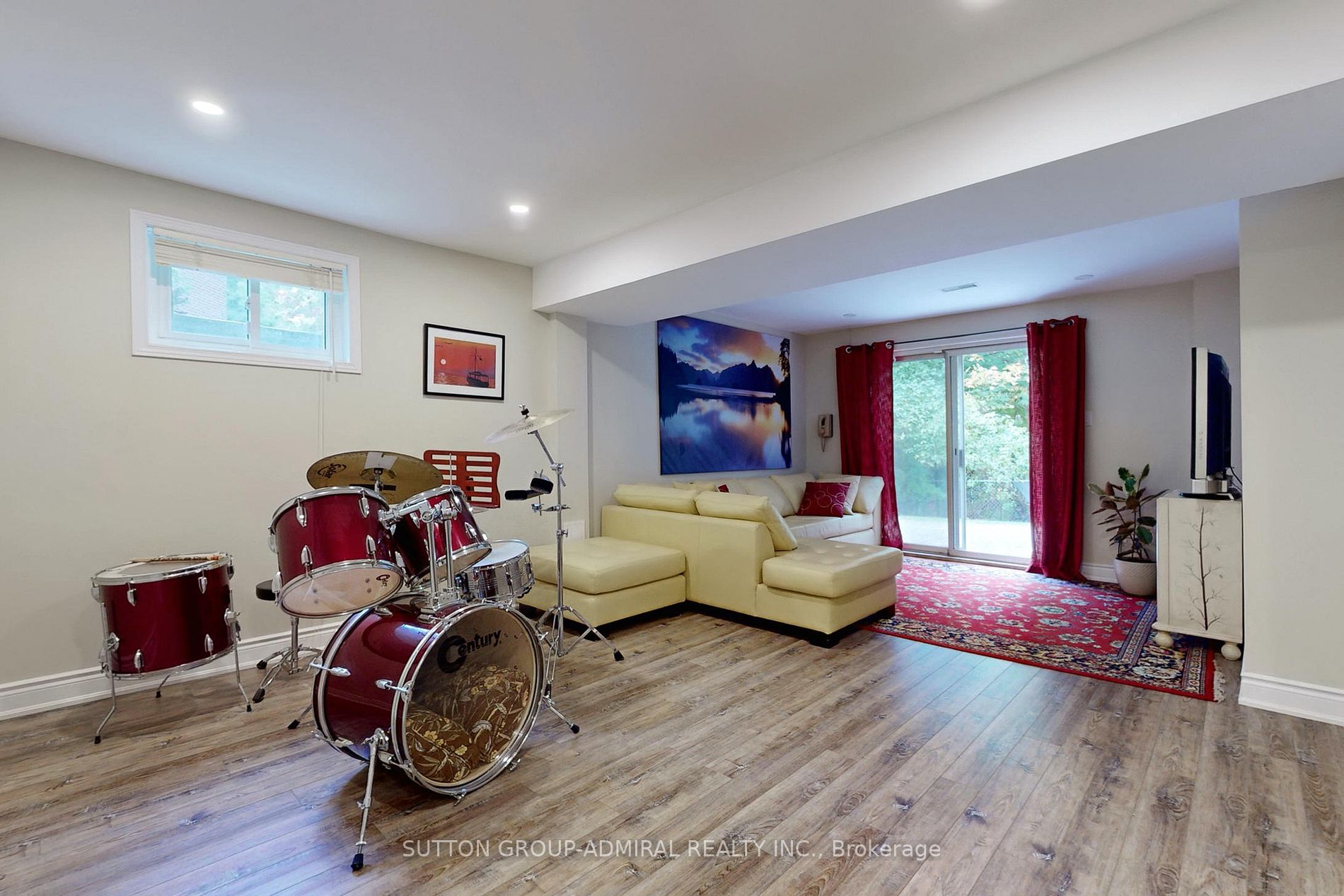 19 Carmel Crt