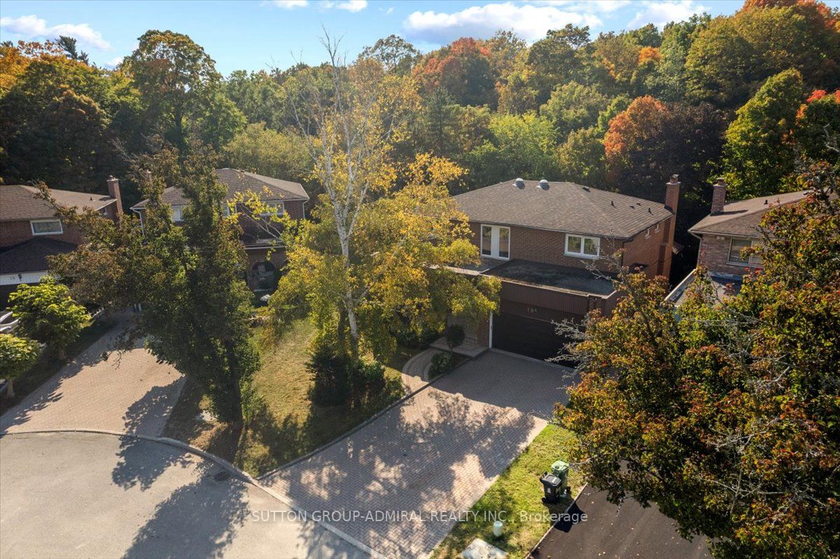 19 Carmel Crt