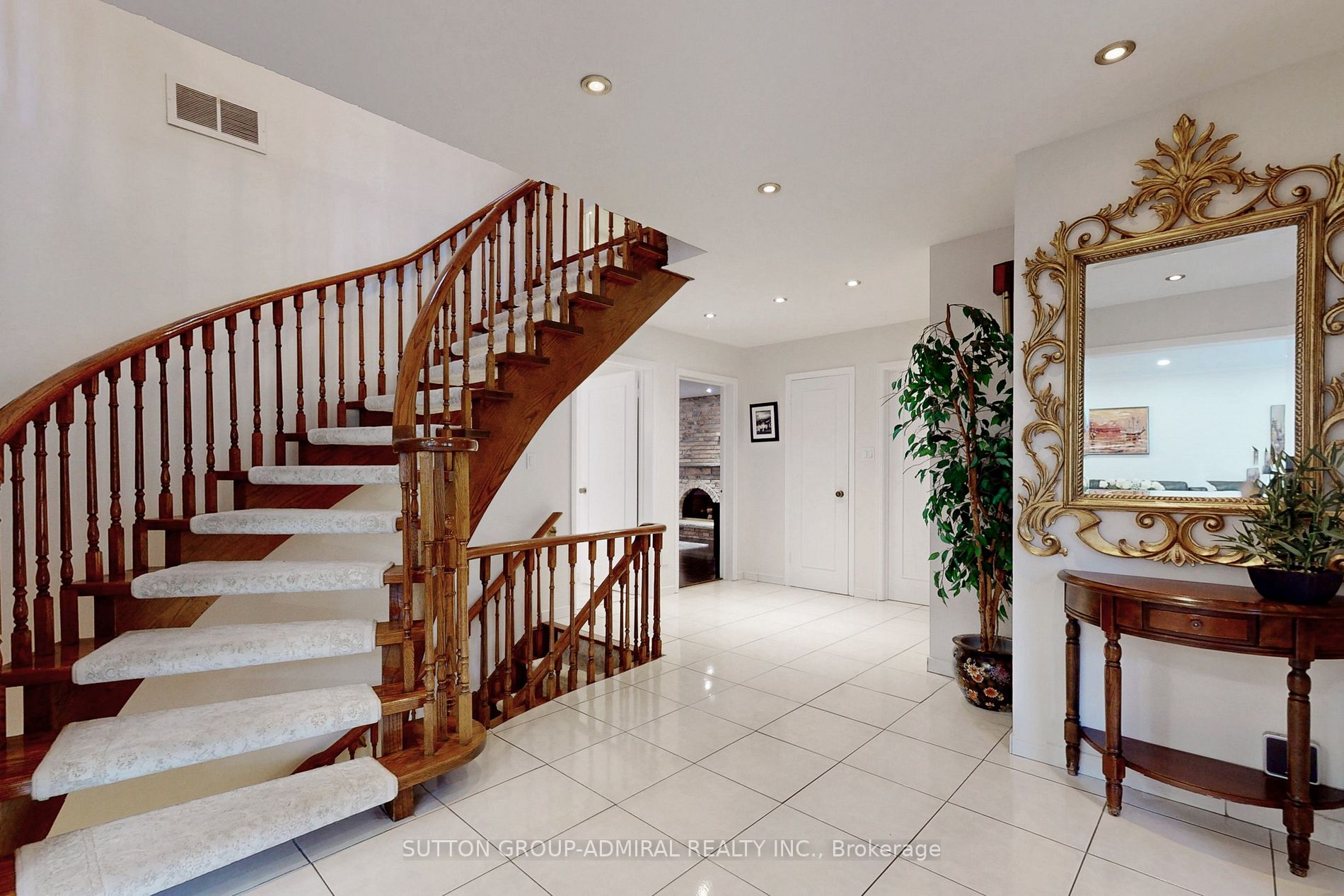 19 Carmel Crt