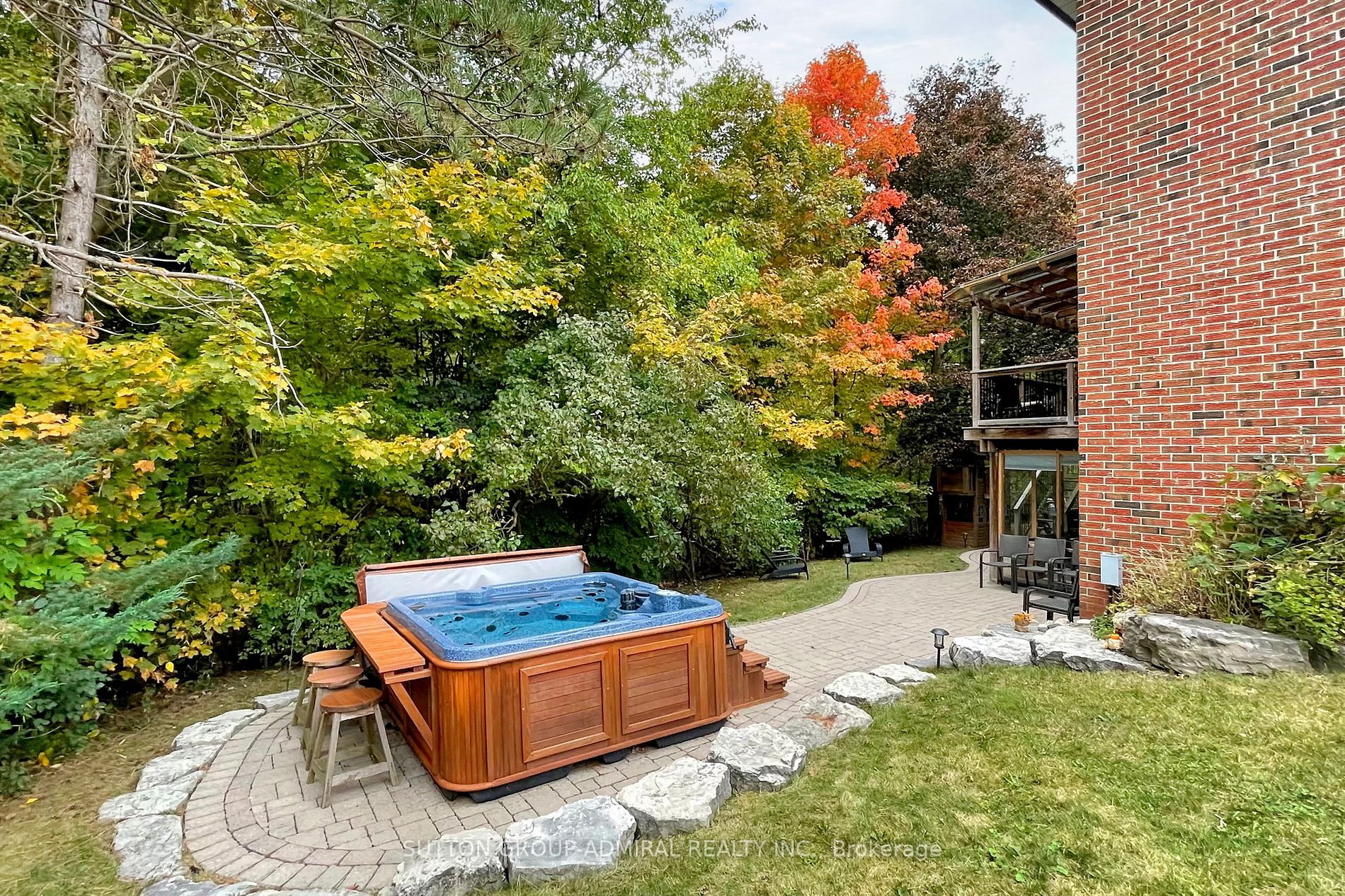 19 Carmel Crt