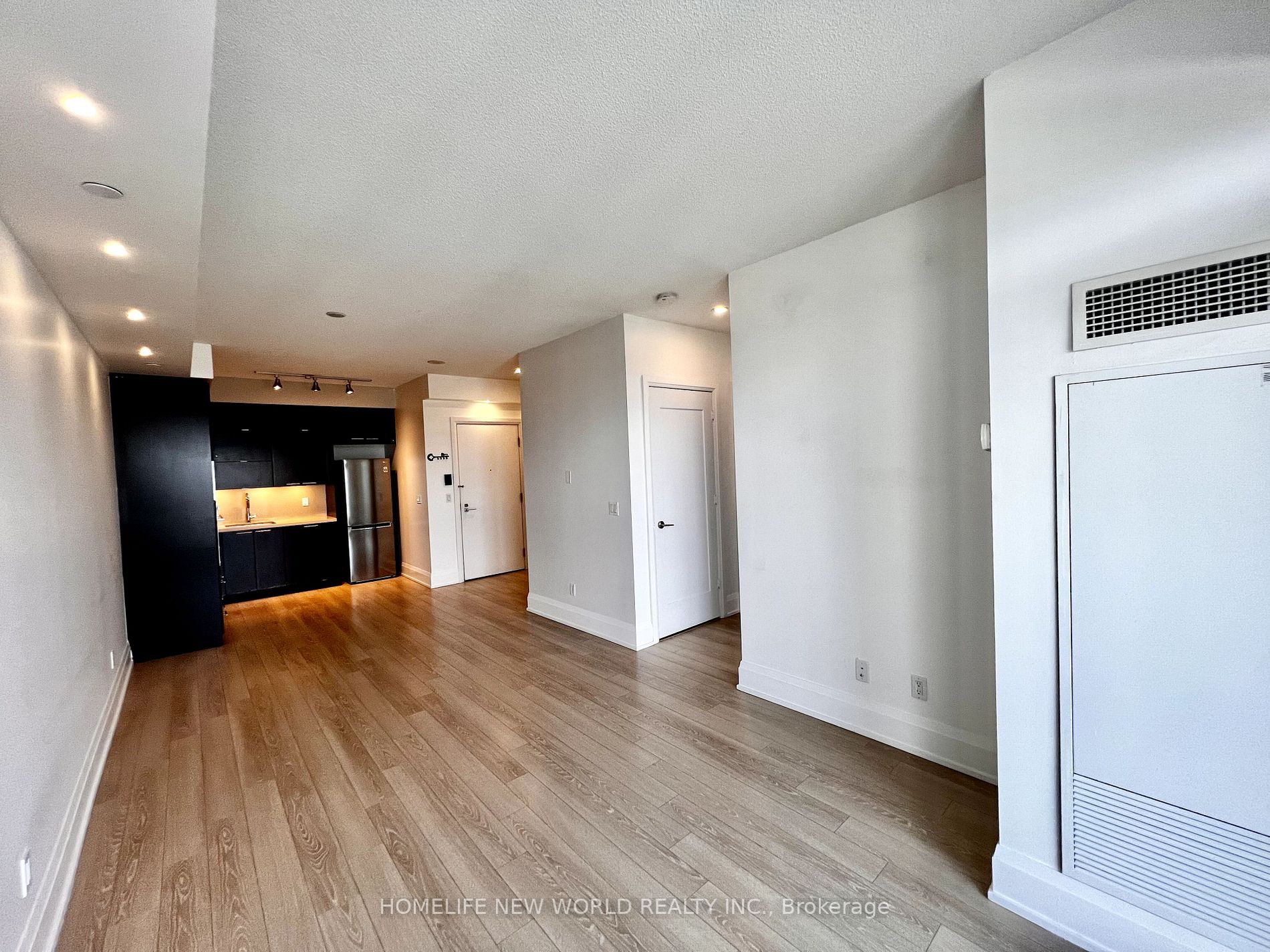 120 Harrison Garden Blvd, #2001