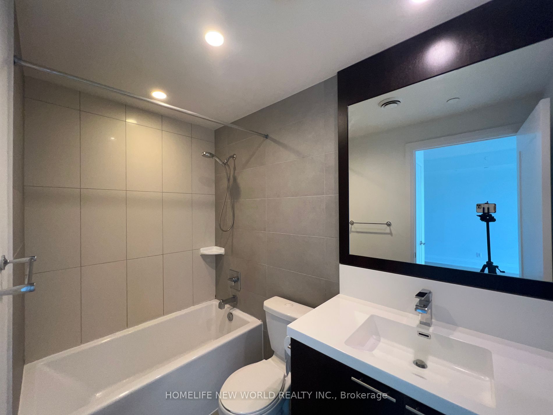 120 Harrison Garden Blvd, #2001