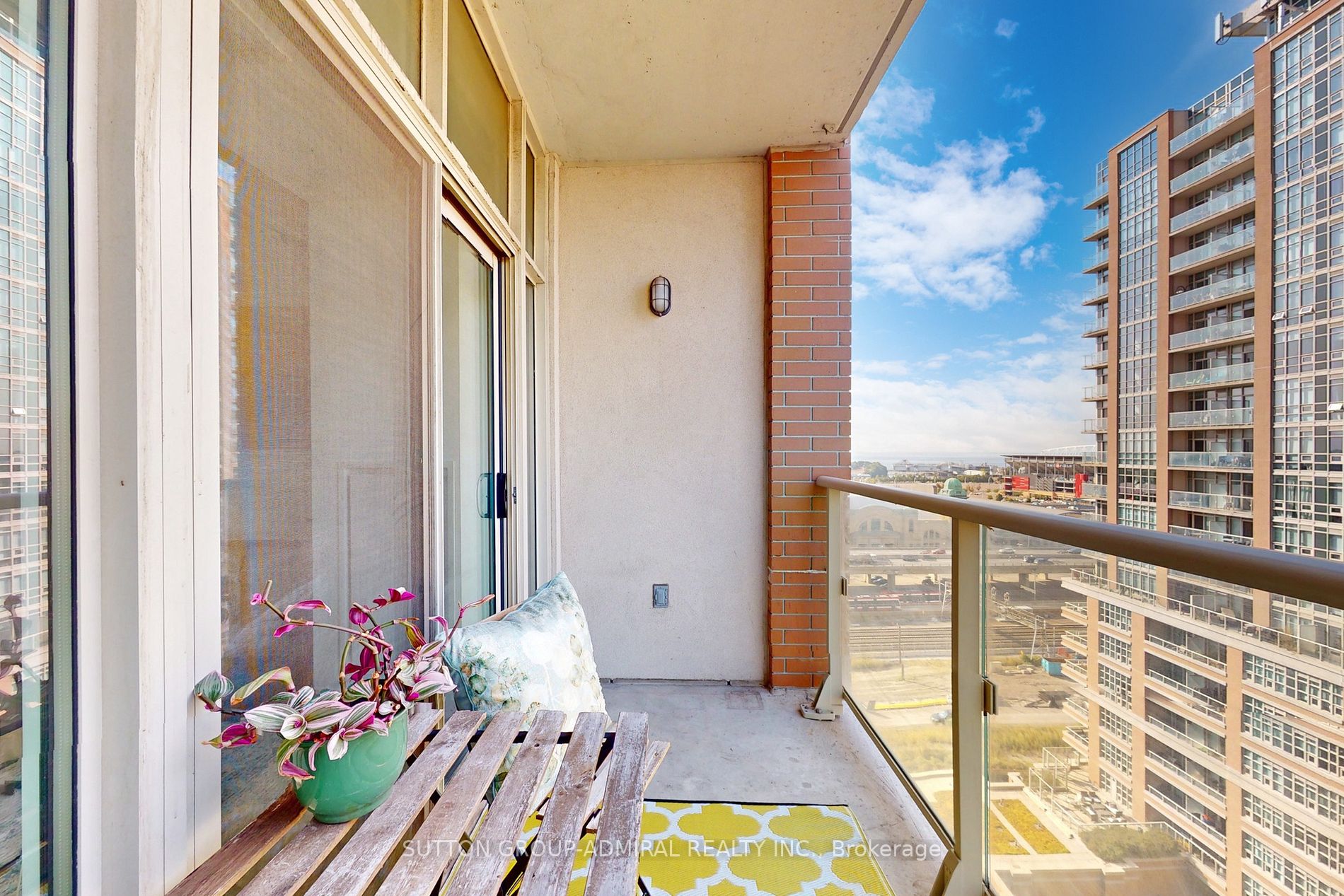 75 East Liberty St, #1511