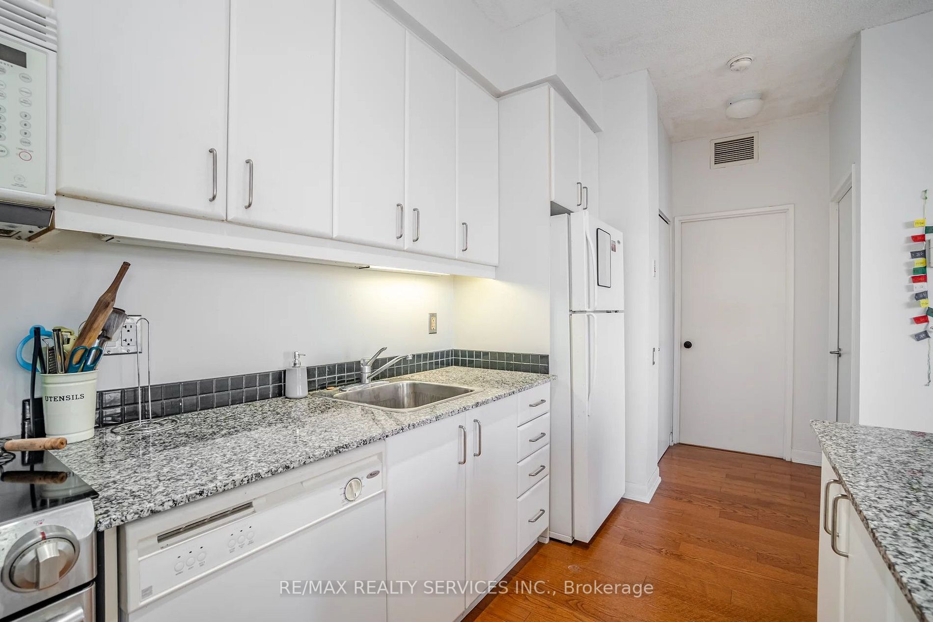 33 Sheppard Ave E, #3206