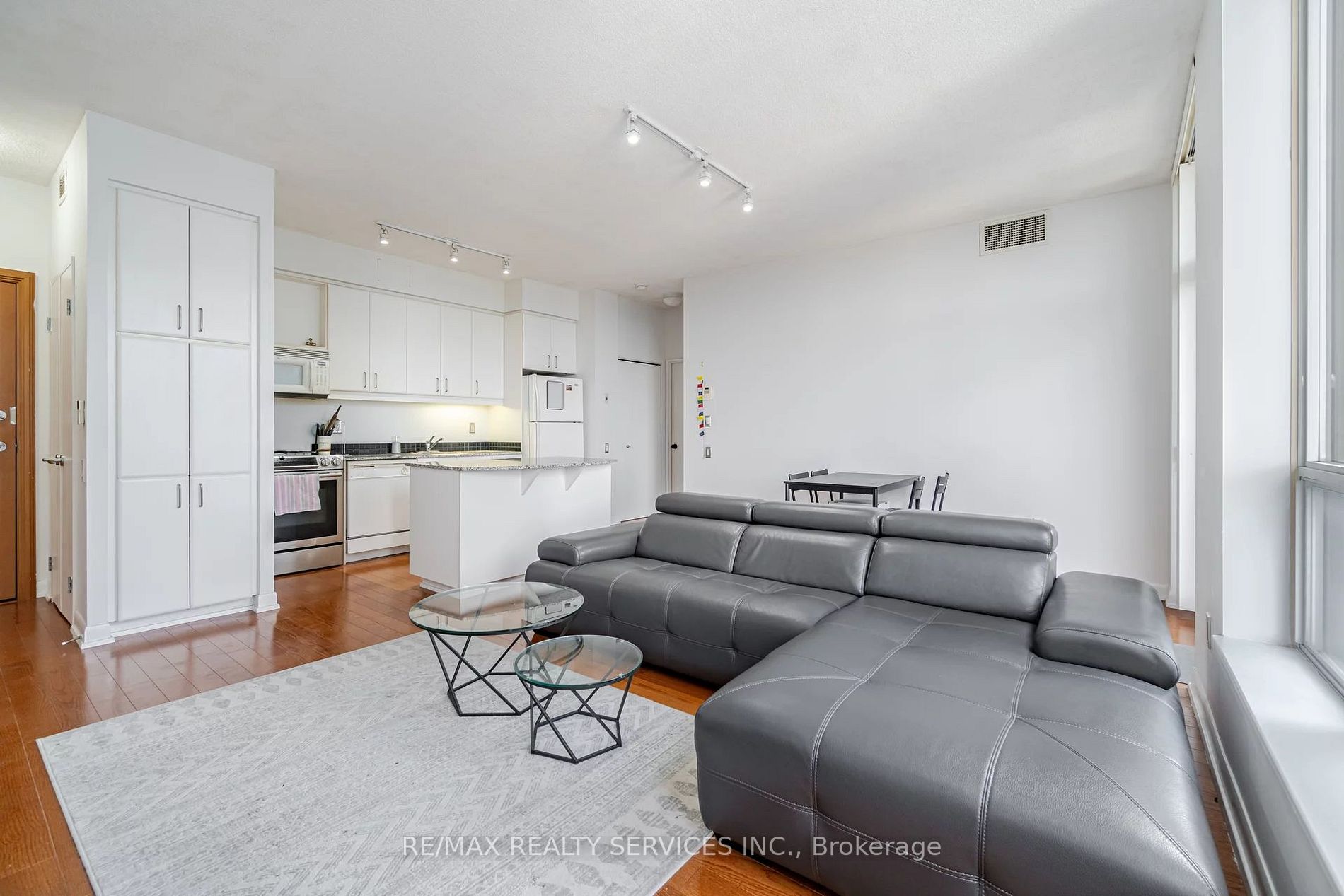 33 Sheppard Ave E, #3206