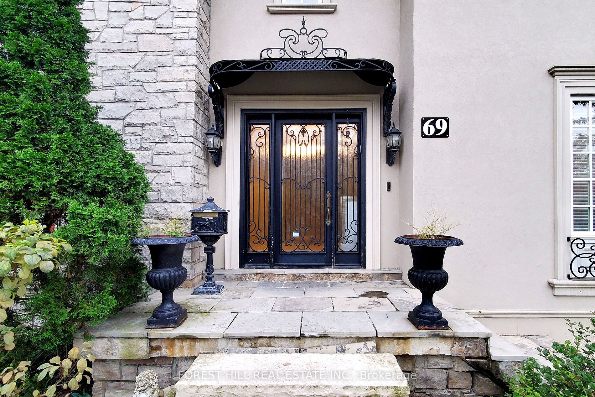 69 Munro Boulevard