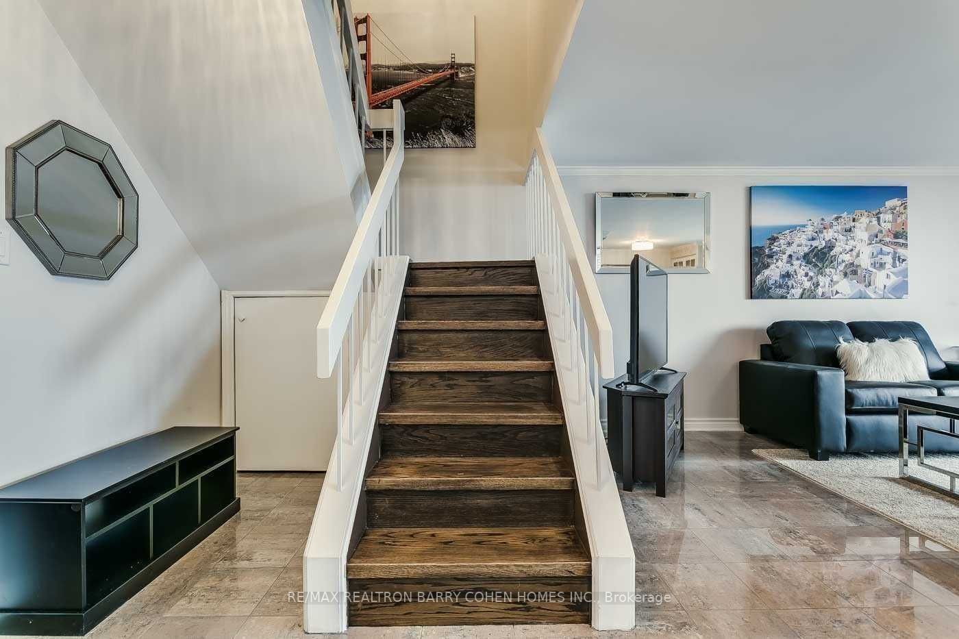 33 Harbour Square, #503