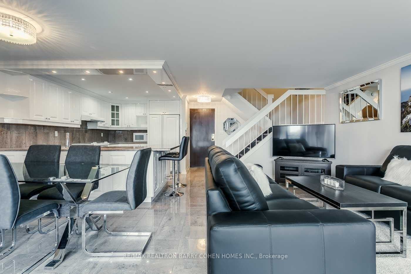 33 Harbour Square, #503