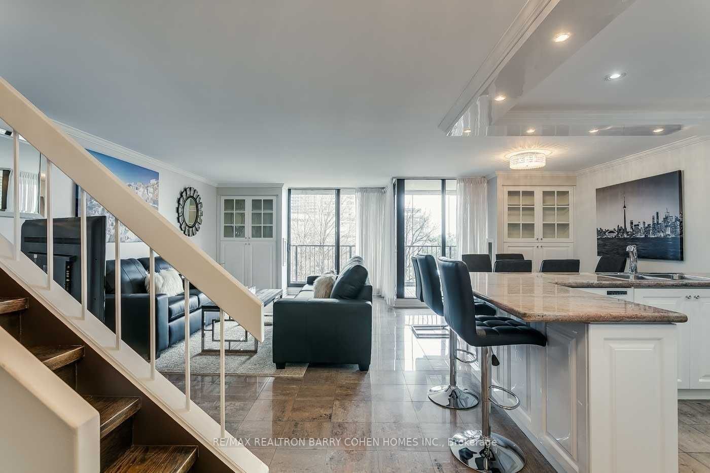 33 Harbour Square, #503