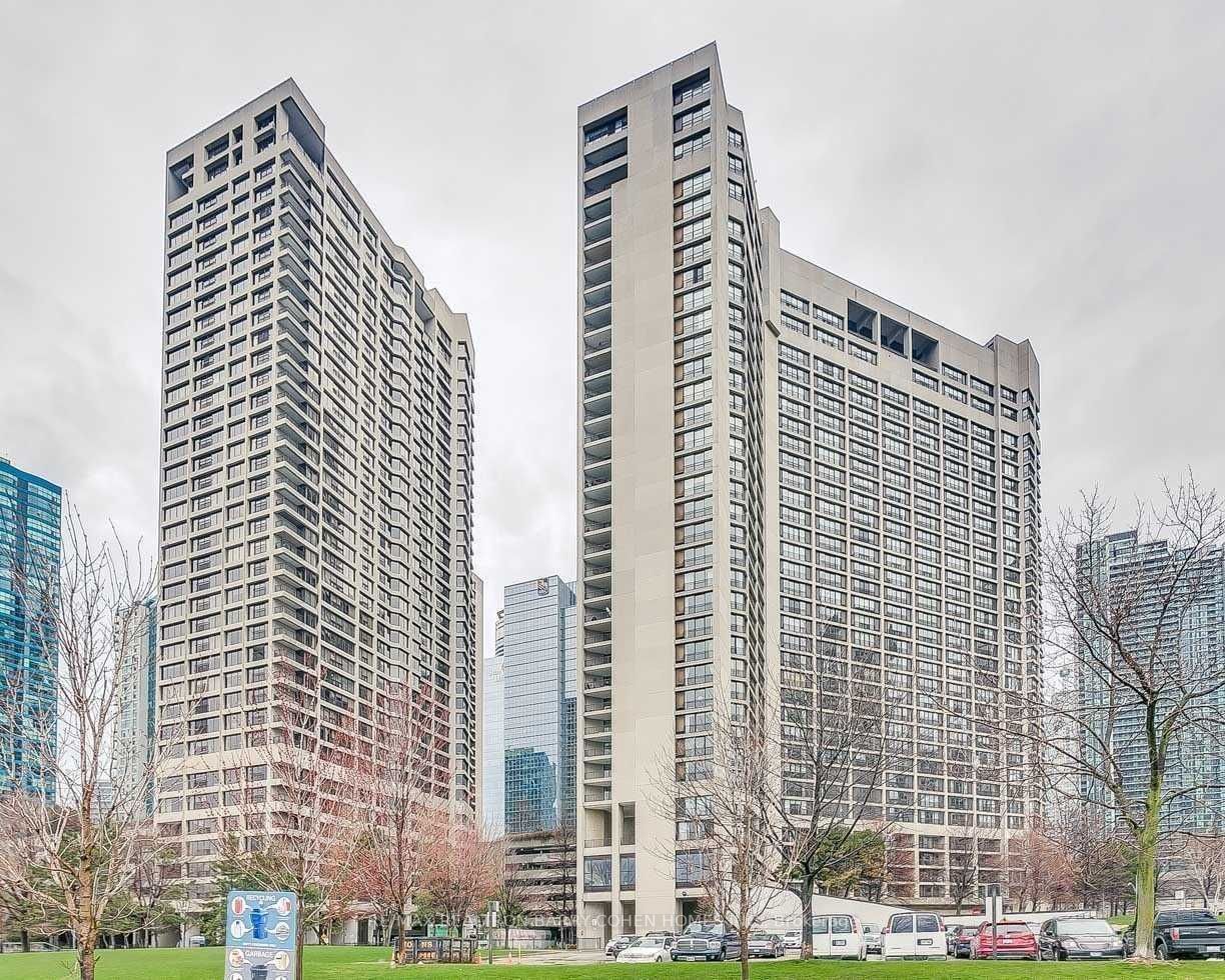 33 Harbour Square, #503