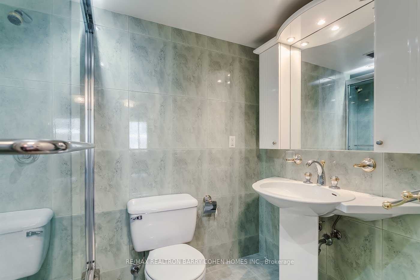 33 Harbour Square, #503